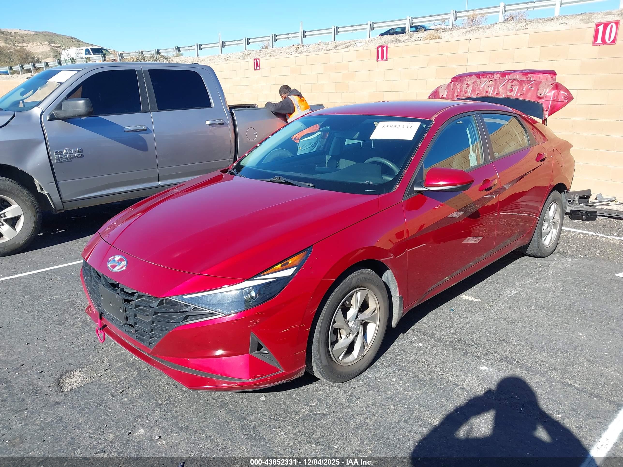 HYUNDAI ELANTRA image 2