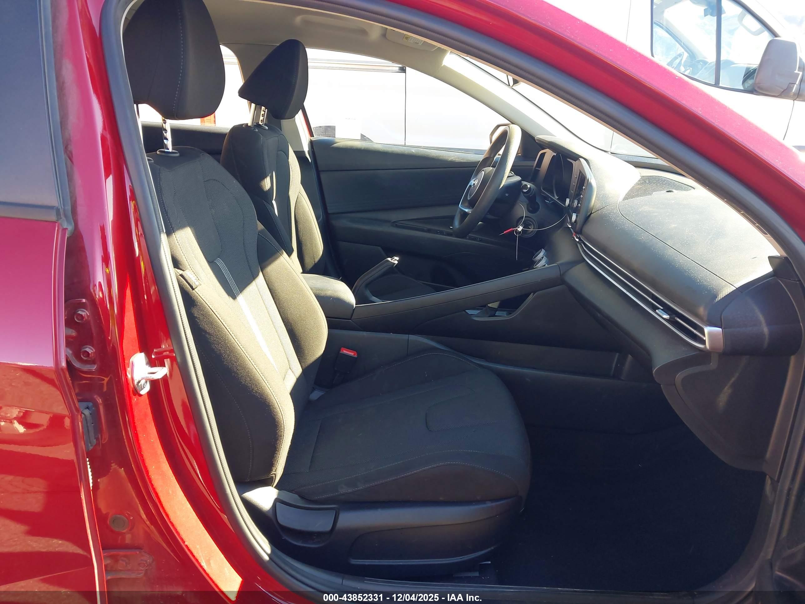 HYUNDAI ELANTRA image 5