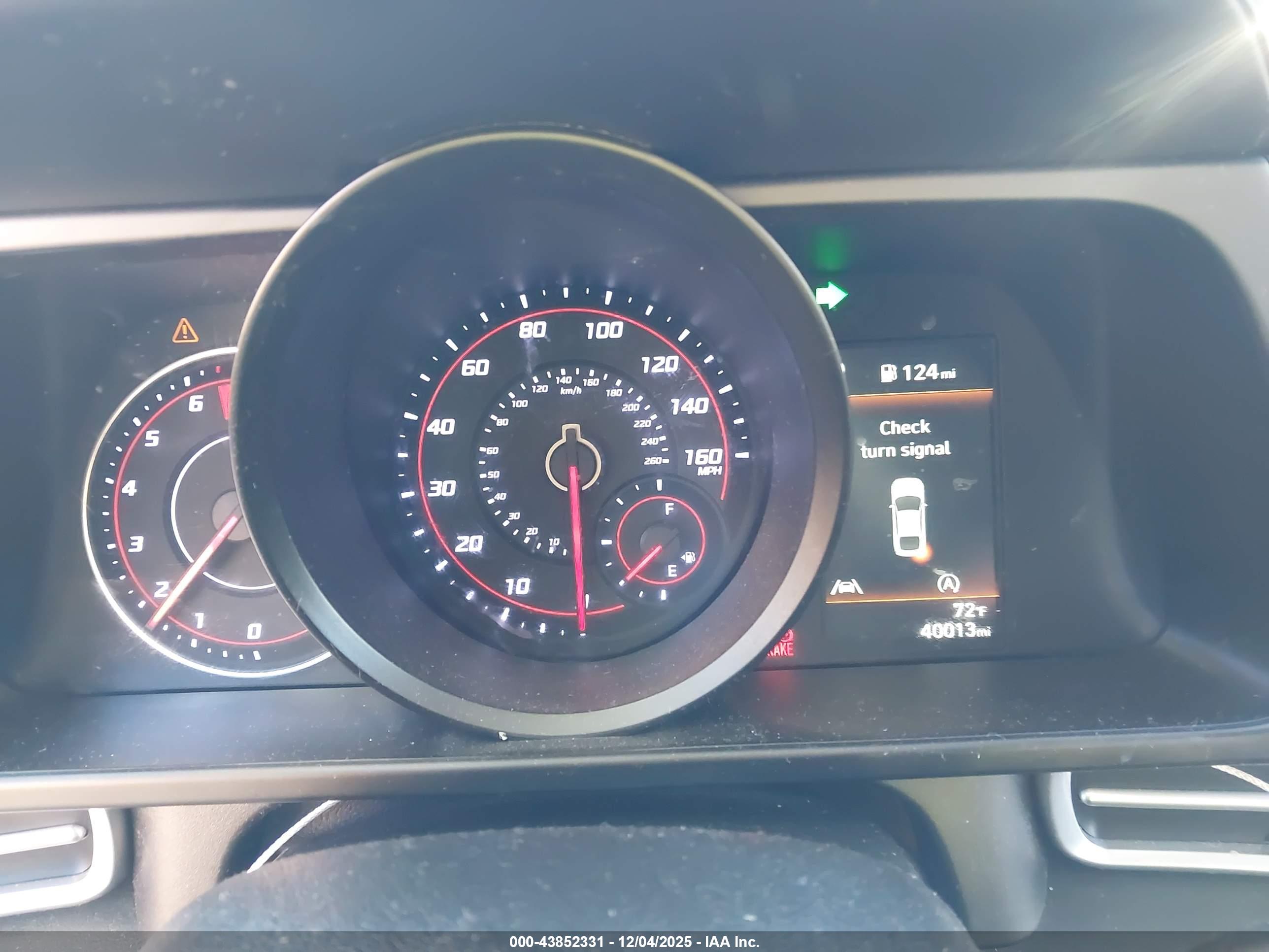 HYUNDAI ELANTRA image 7
