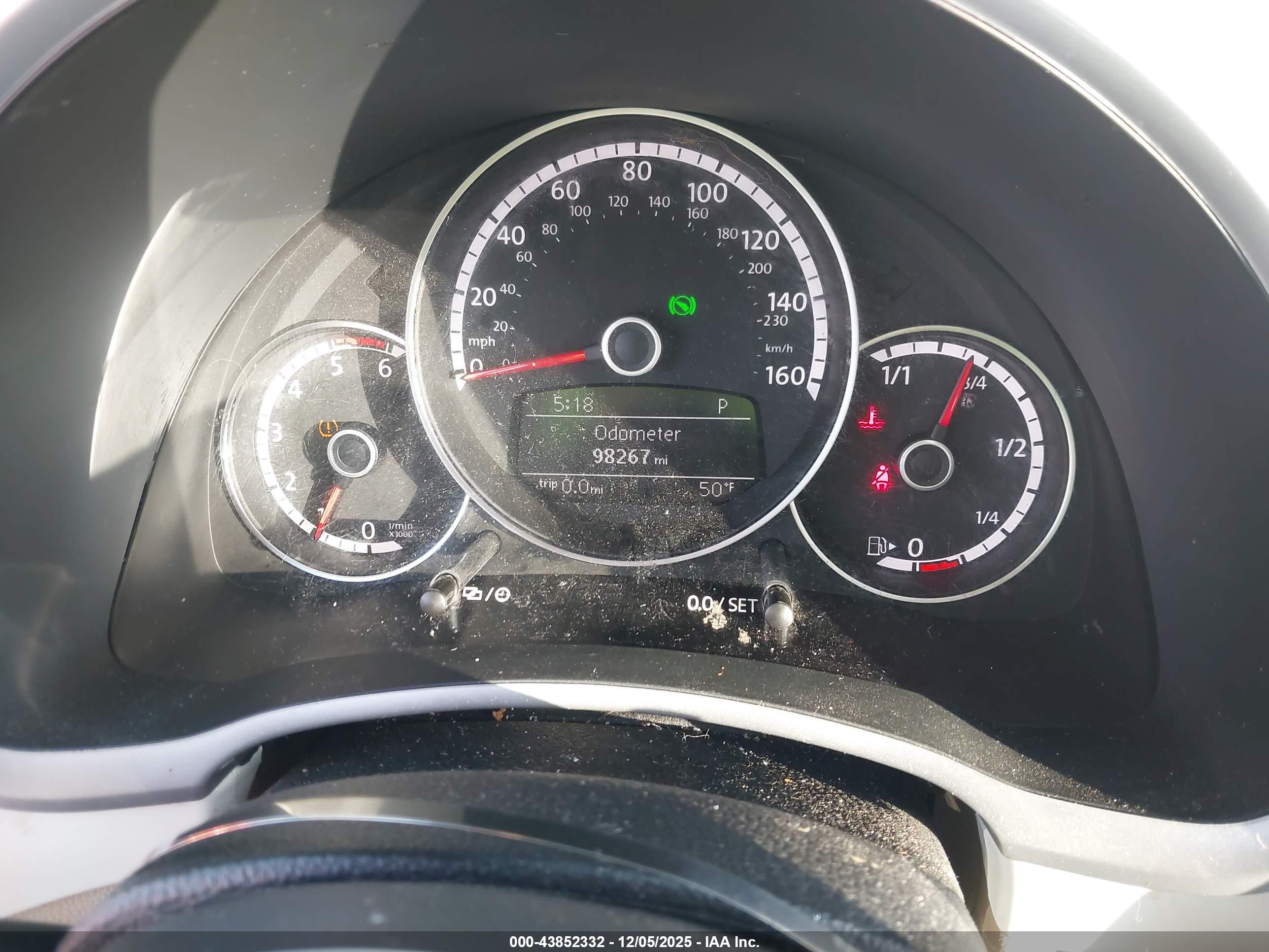 VOLKSWAGEN BEETLE image 7