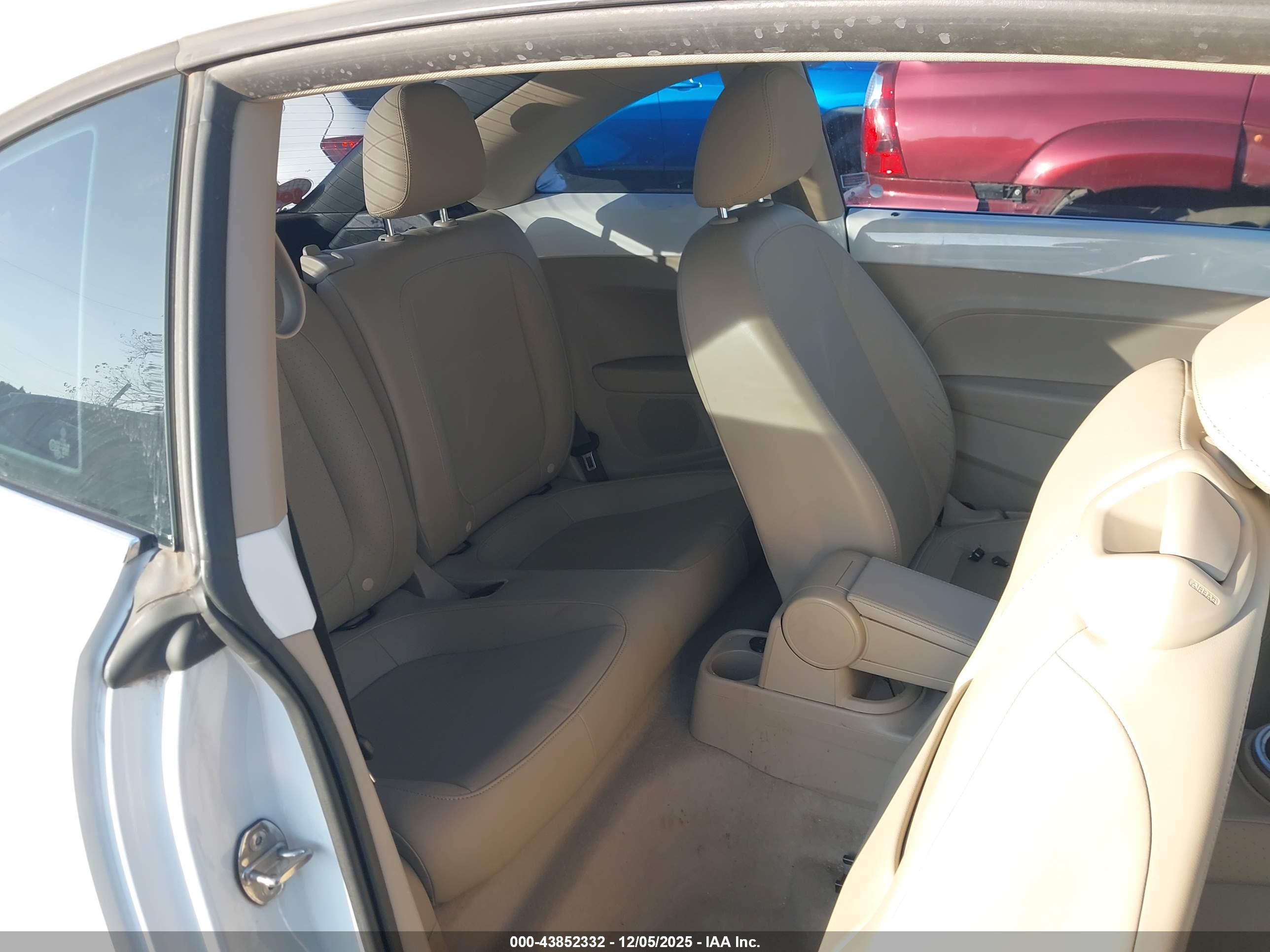 VOLKSWAGEN BEETLE image 8