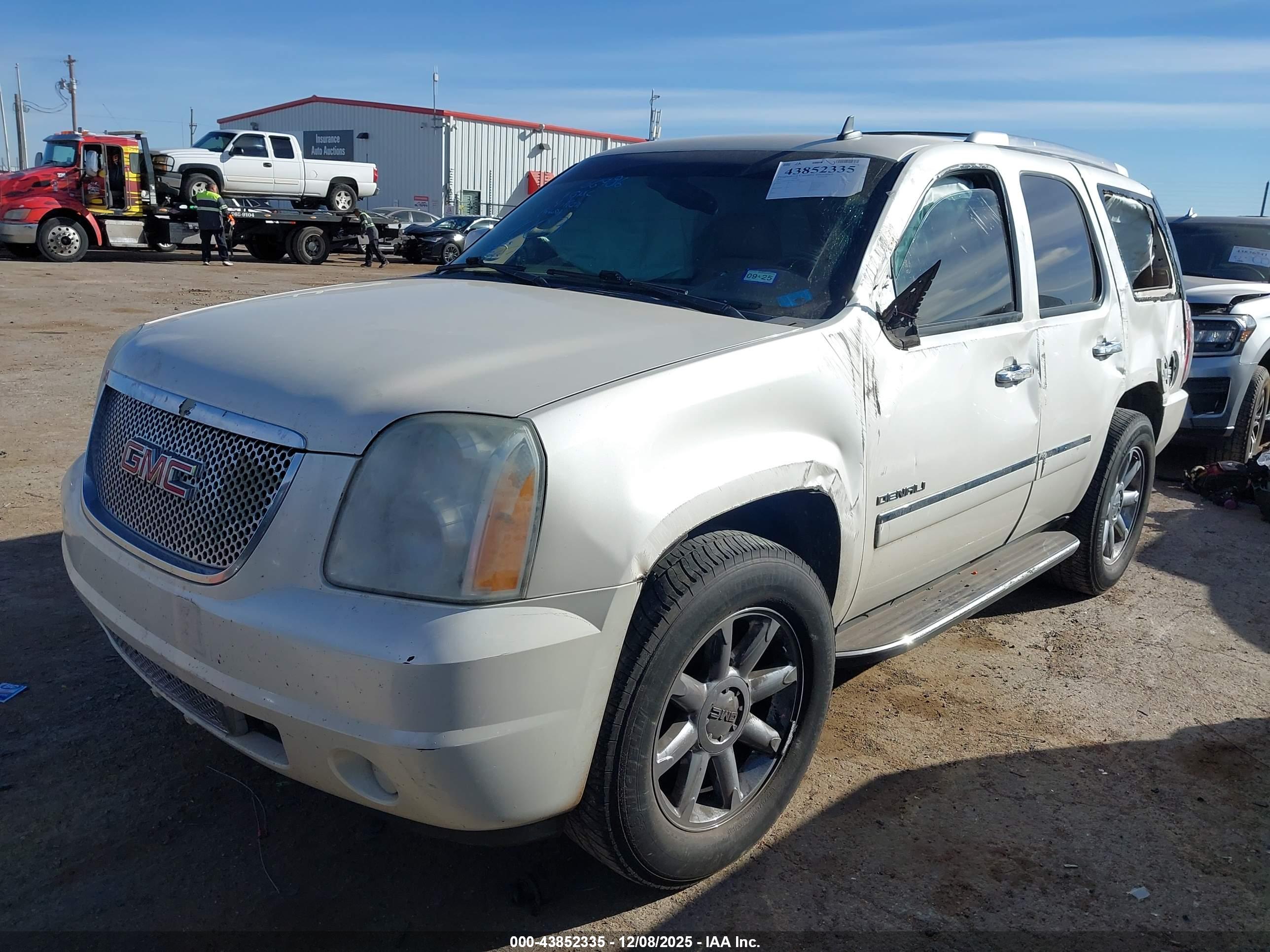 GMC YUKON image 2