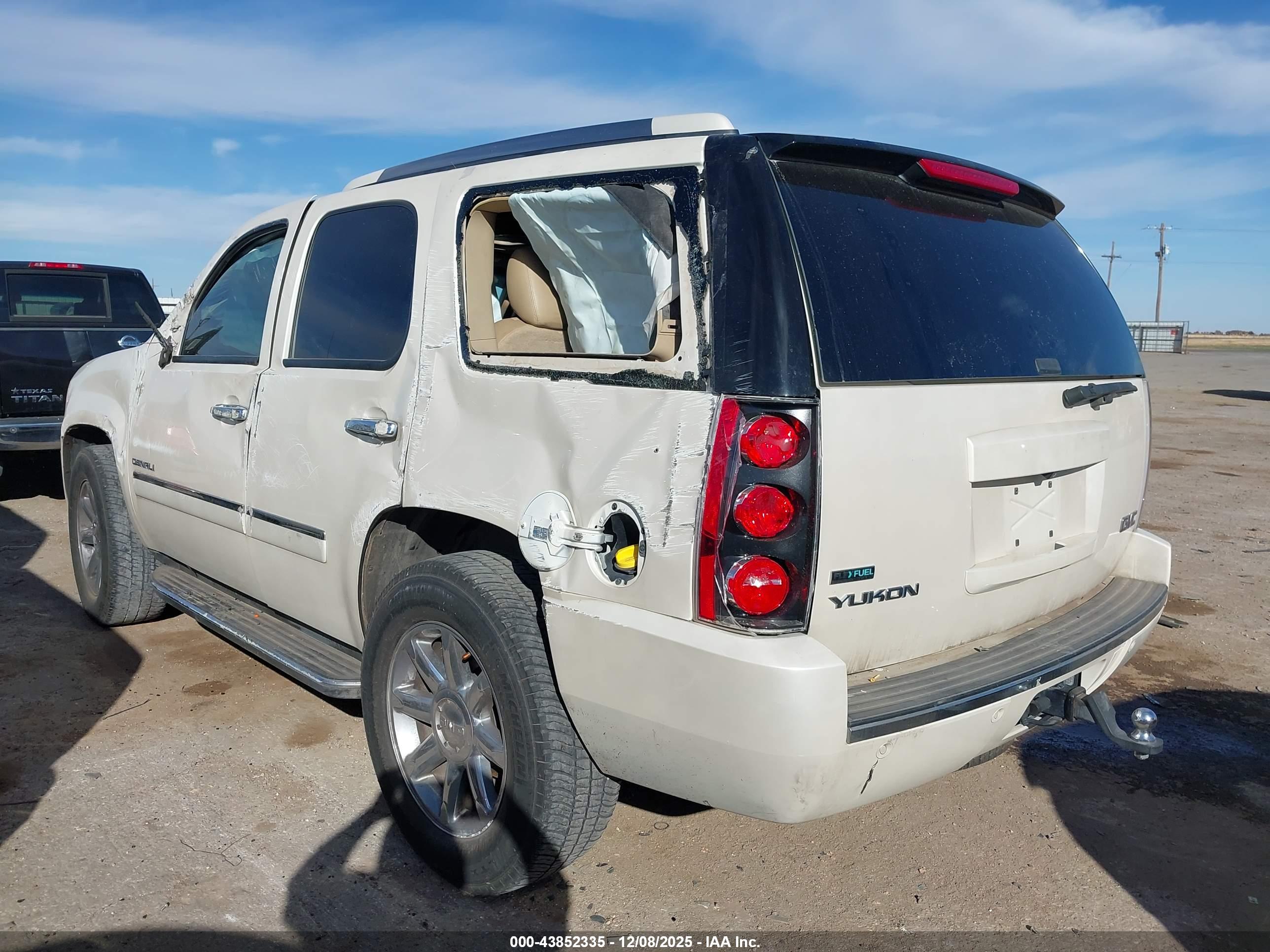GMC YUKON image 3