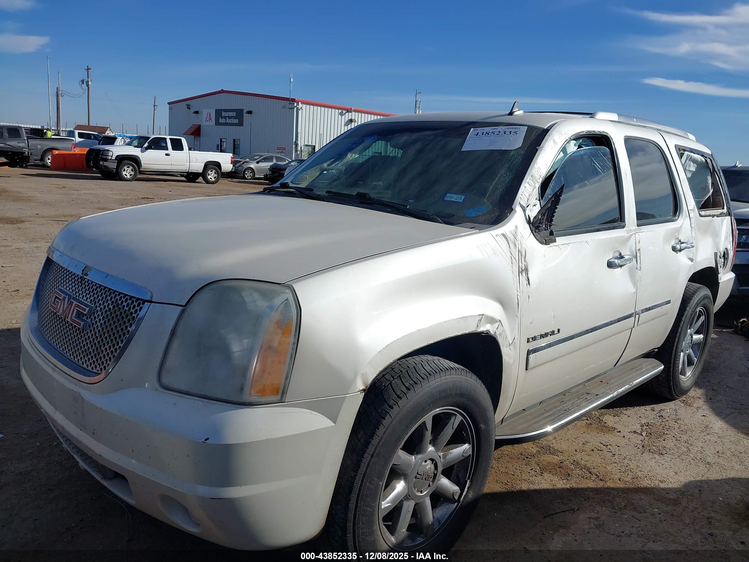 GMC YUKON image 6