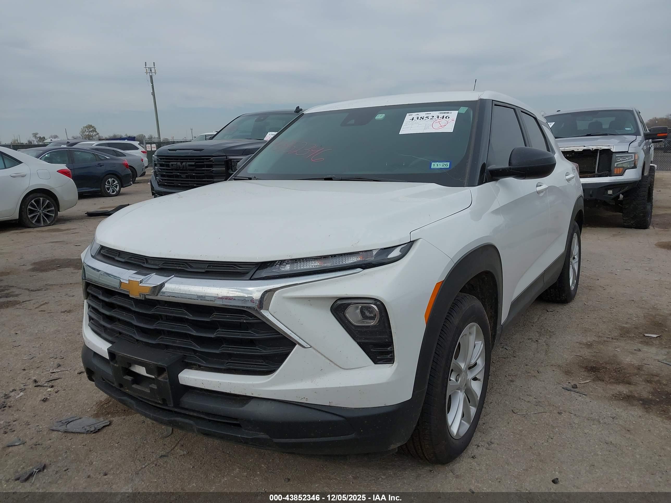 CHEVROLET TRAILBLAZER image 2