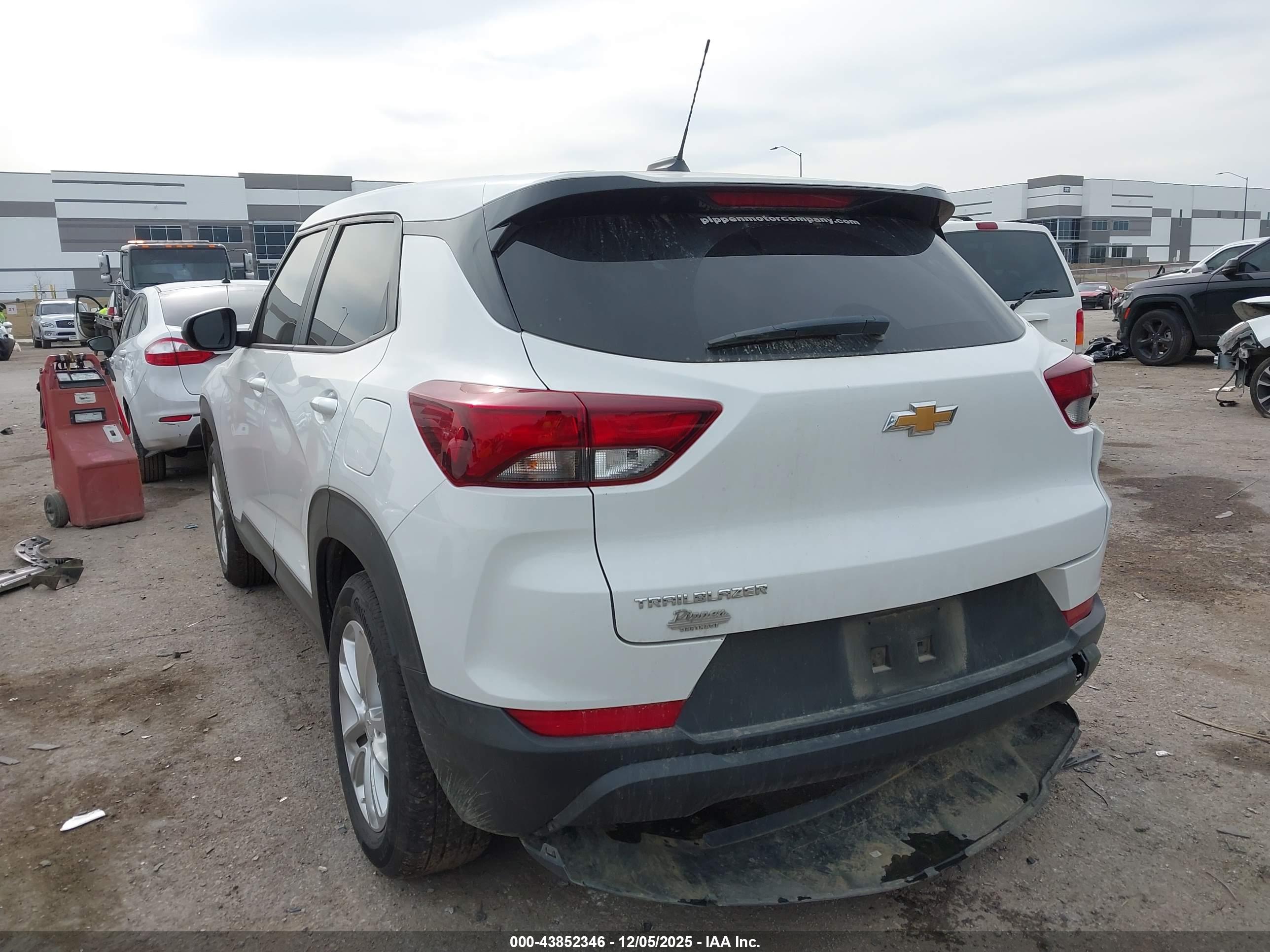 CHEVROLET TRAILBLAZER image 3