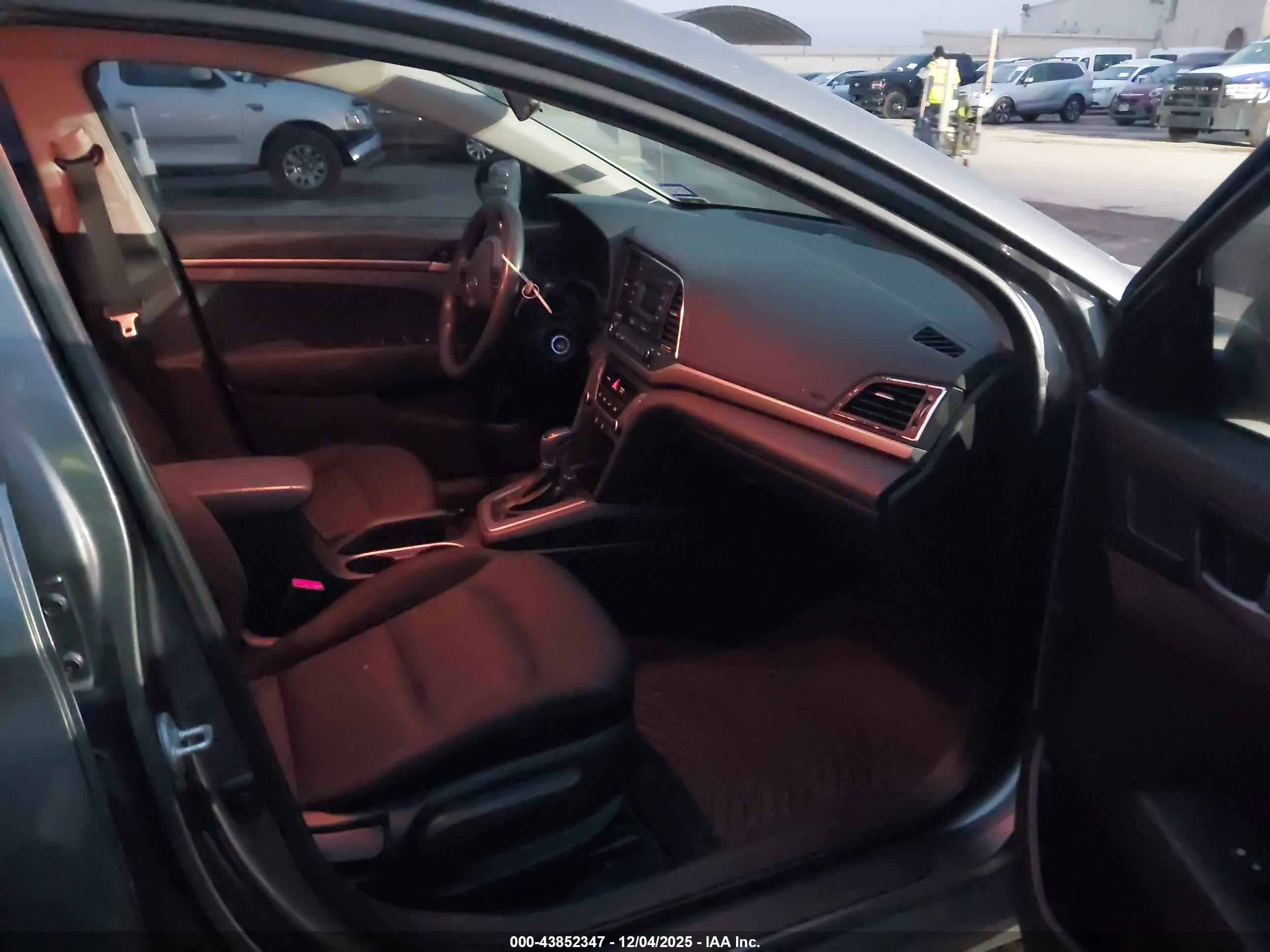 HYUNDAI ELANTRA image 5