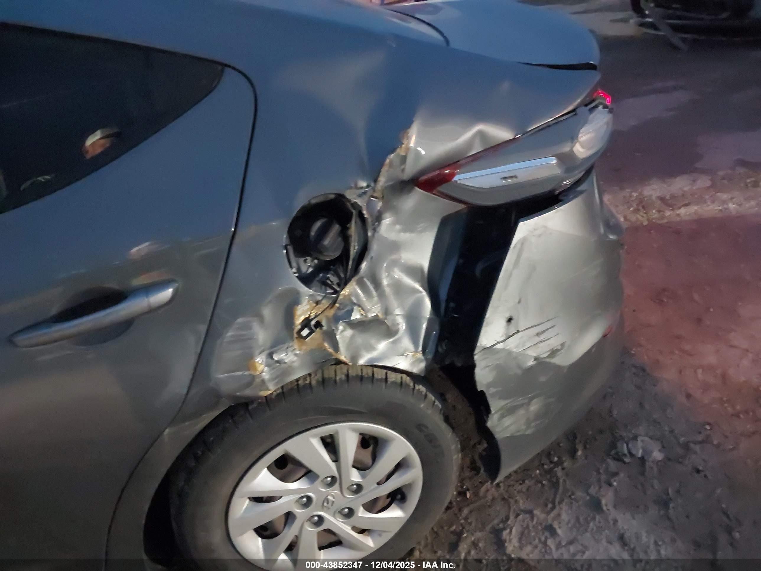 HYUNDAI ELANTRA image 6