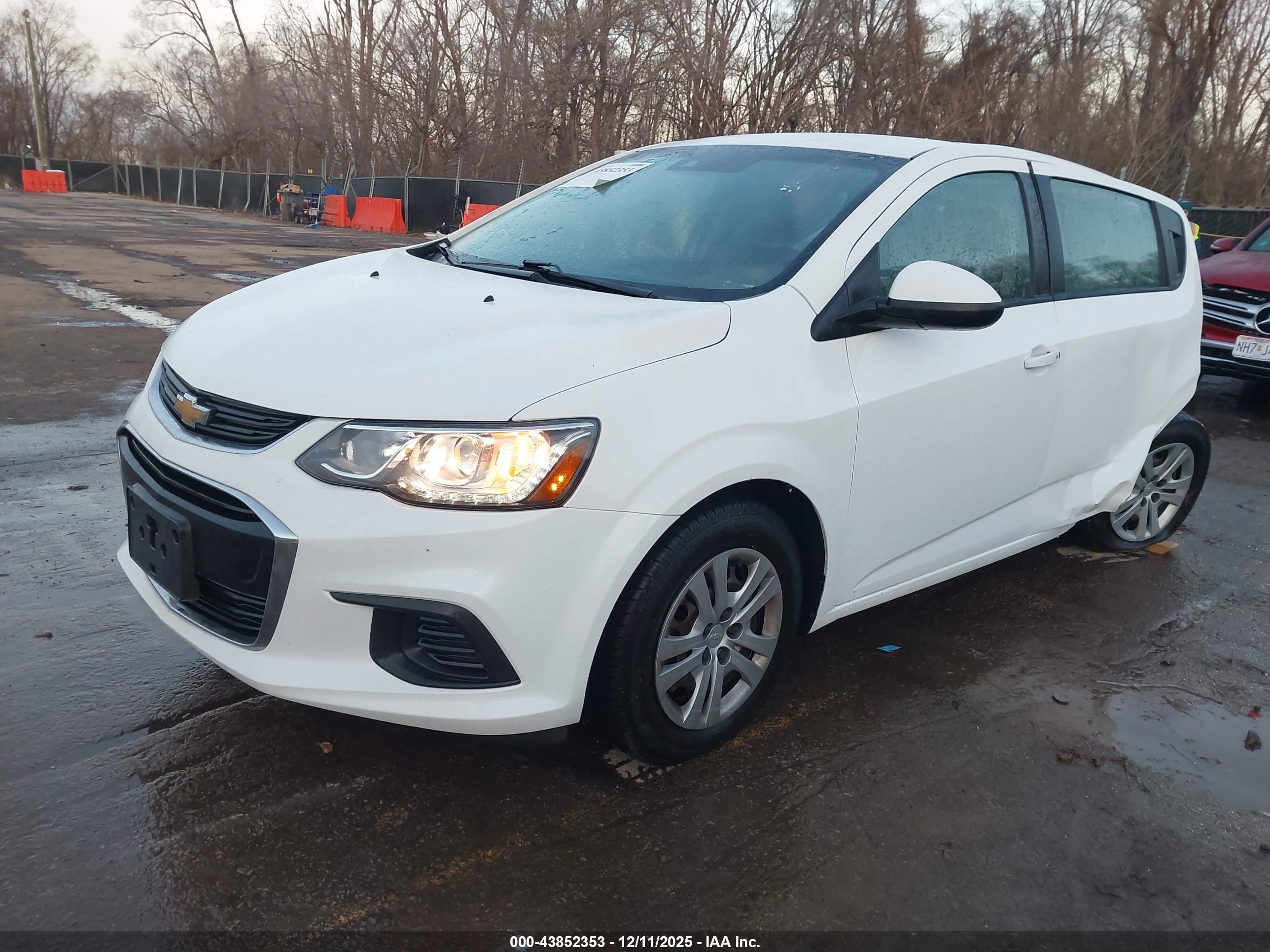CHEVROLET SONIC image 2