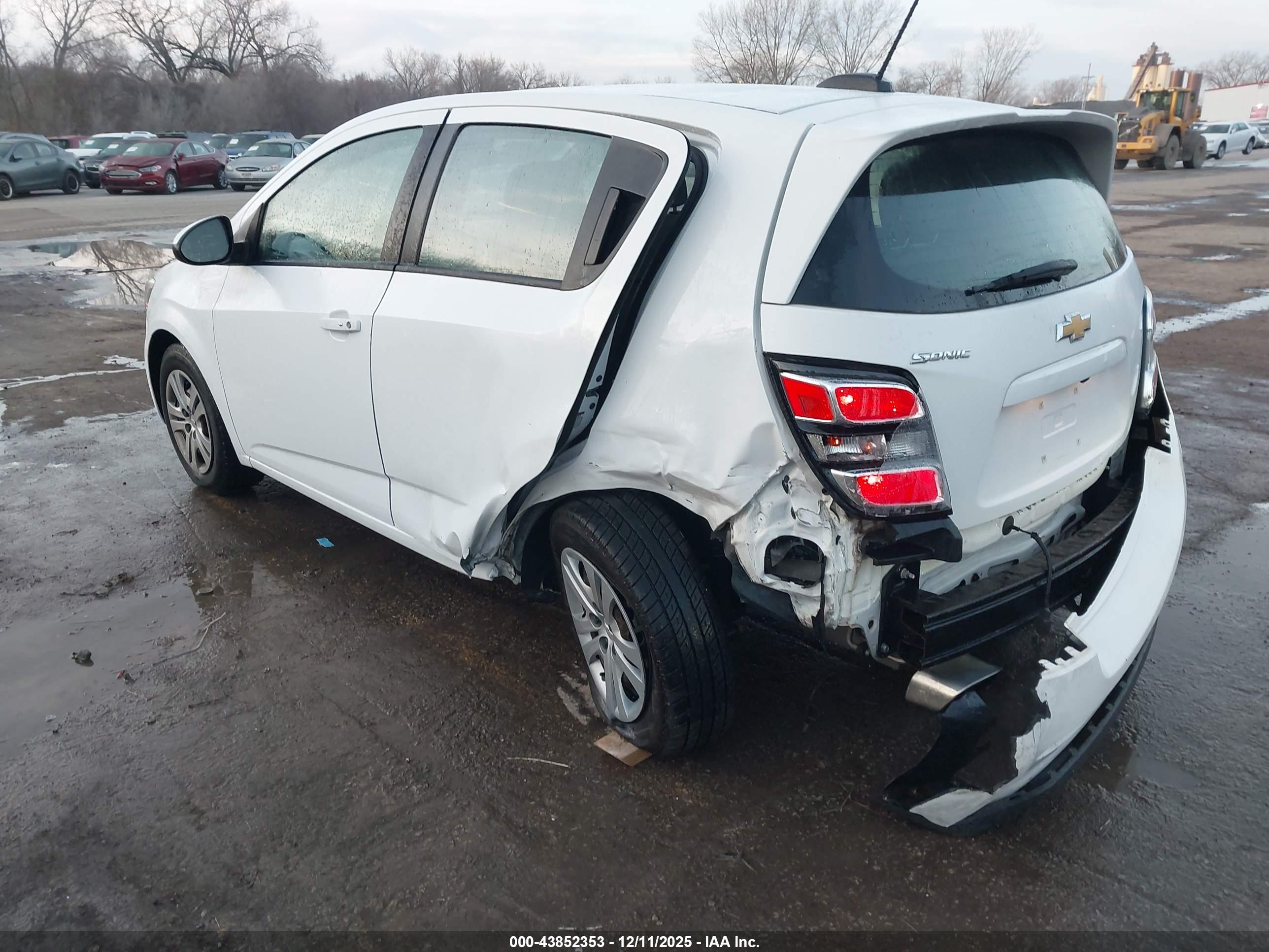 CHEVROLET SONIC image 3