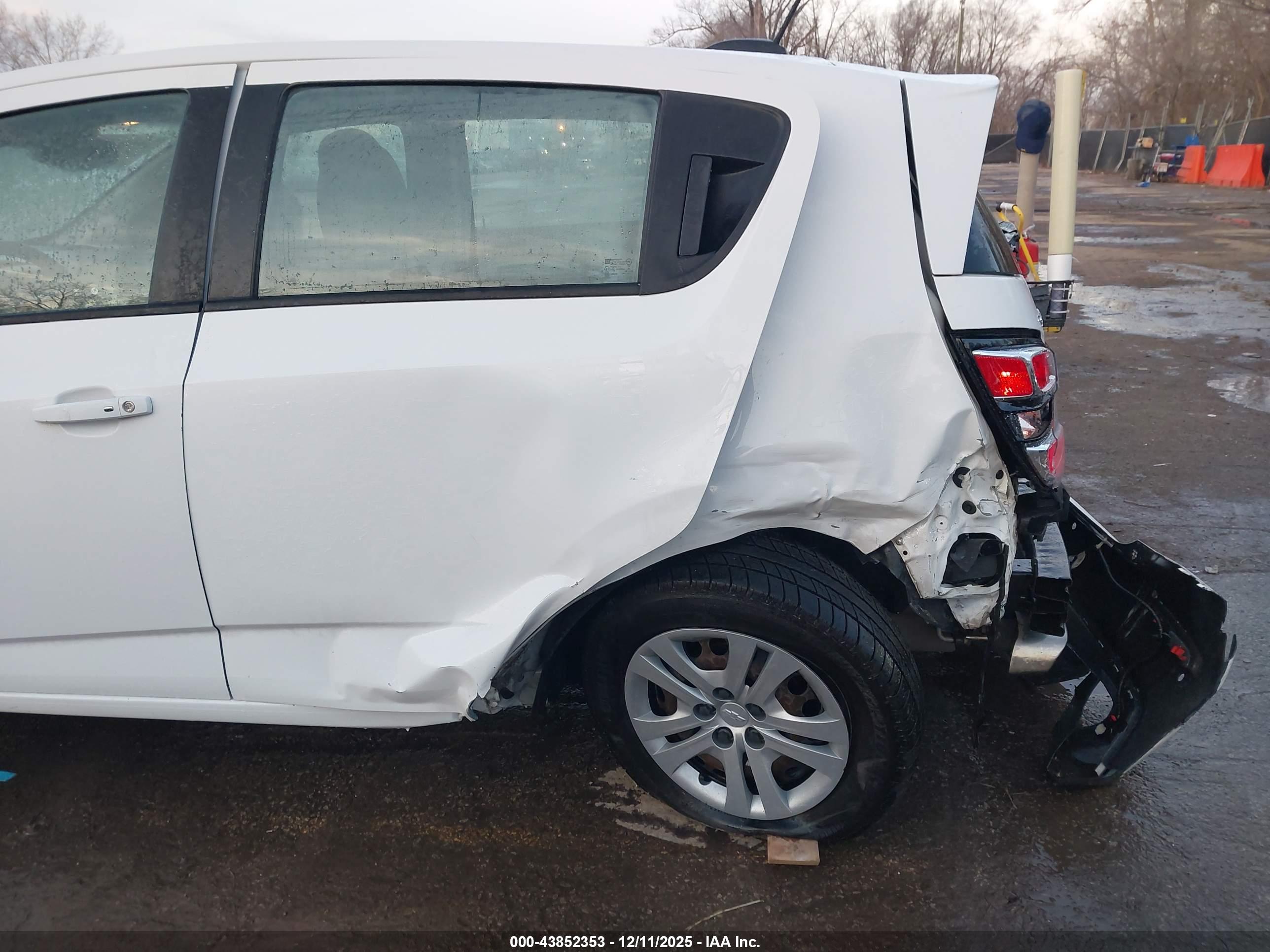 CHEVROLET SONIC image 6