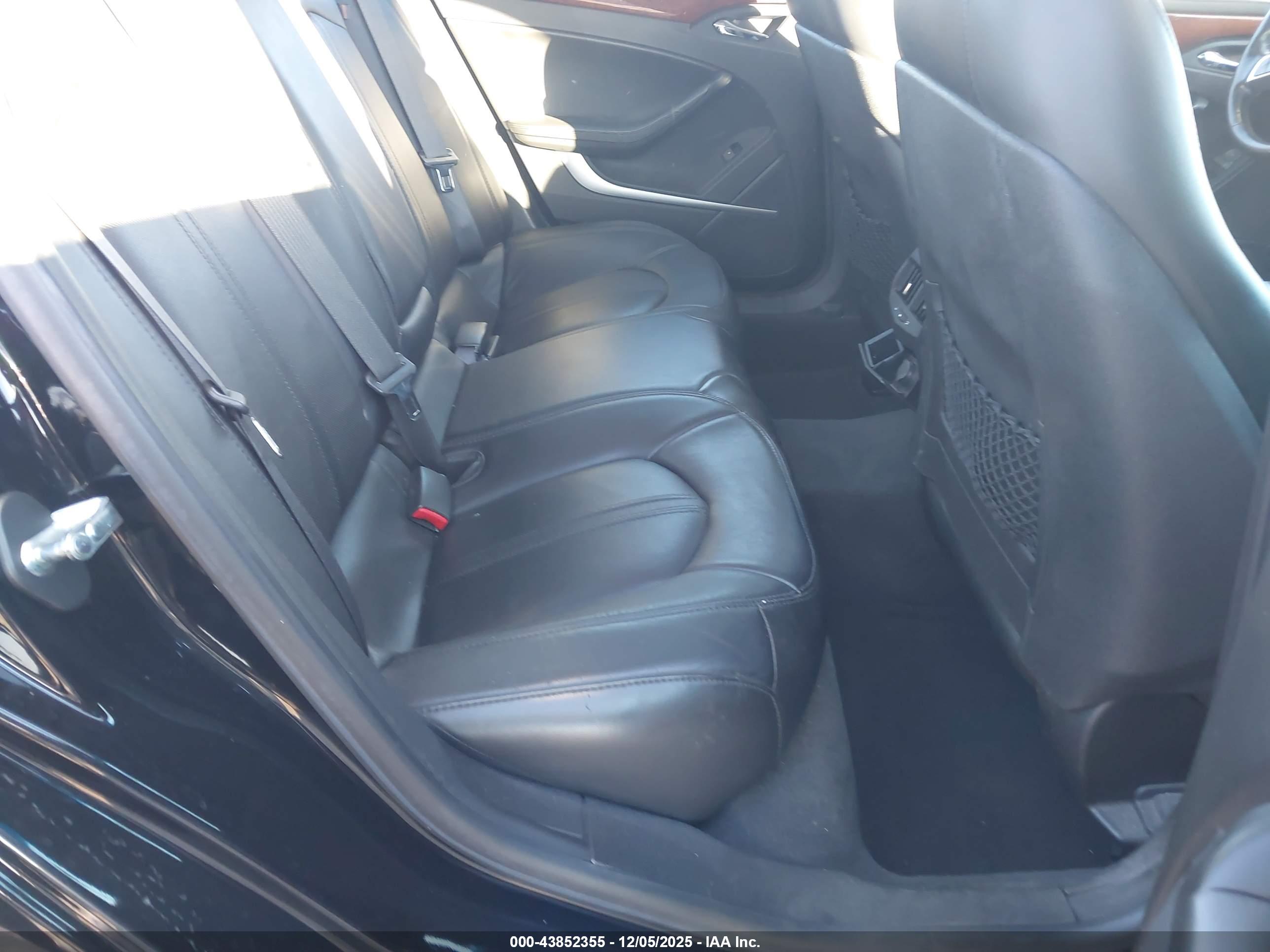 CADILLAC CTS image 8