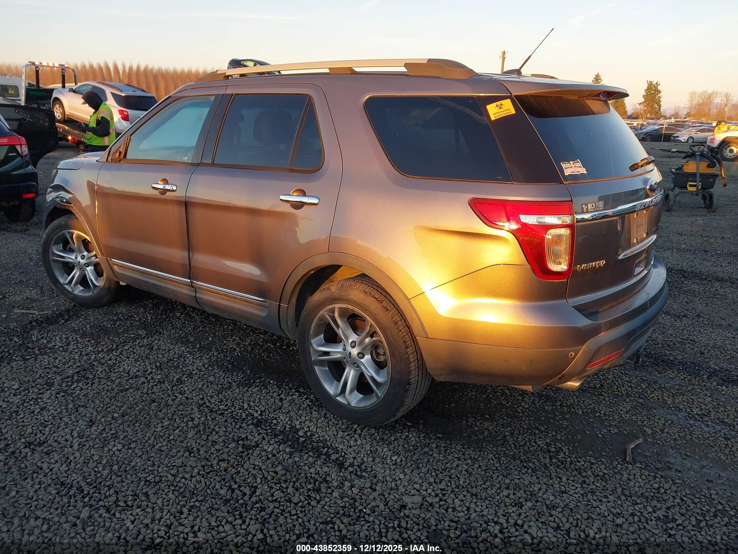 FORD EXPLORER image 3