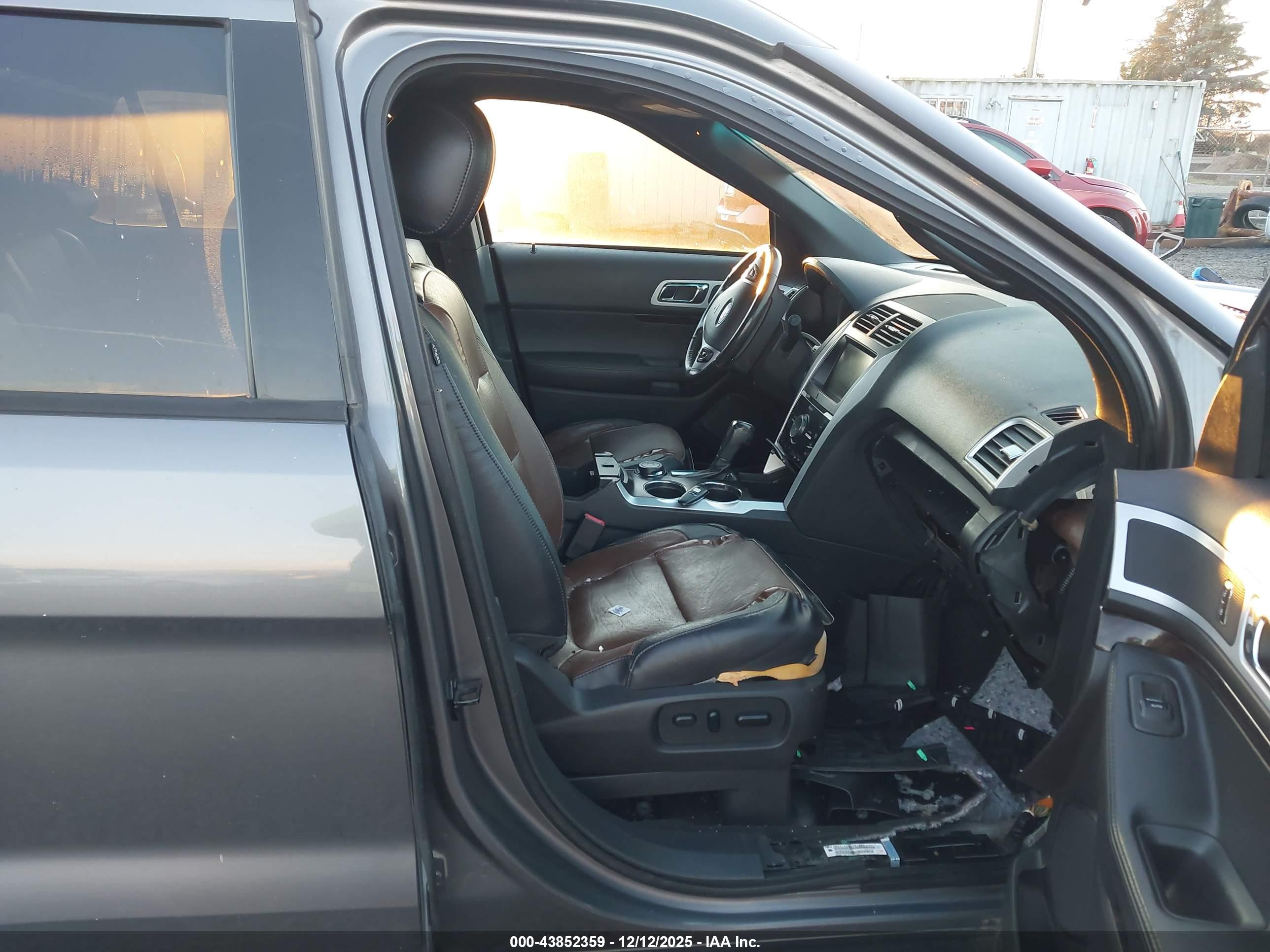 FORD EXPLORER image 5