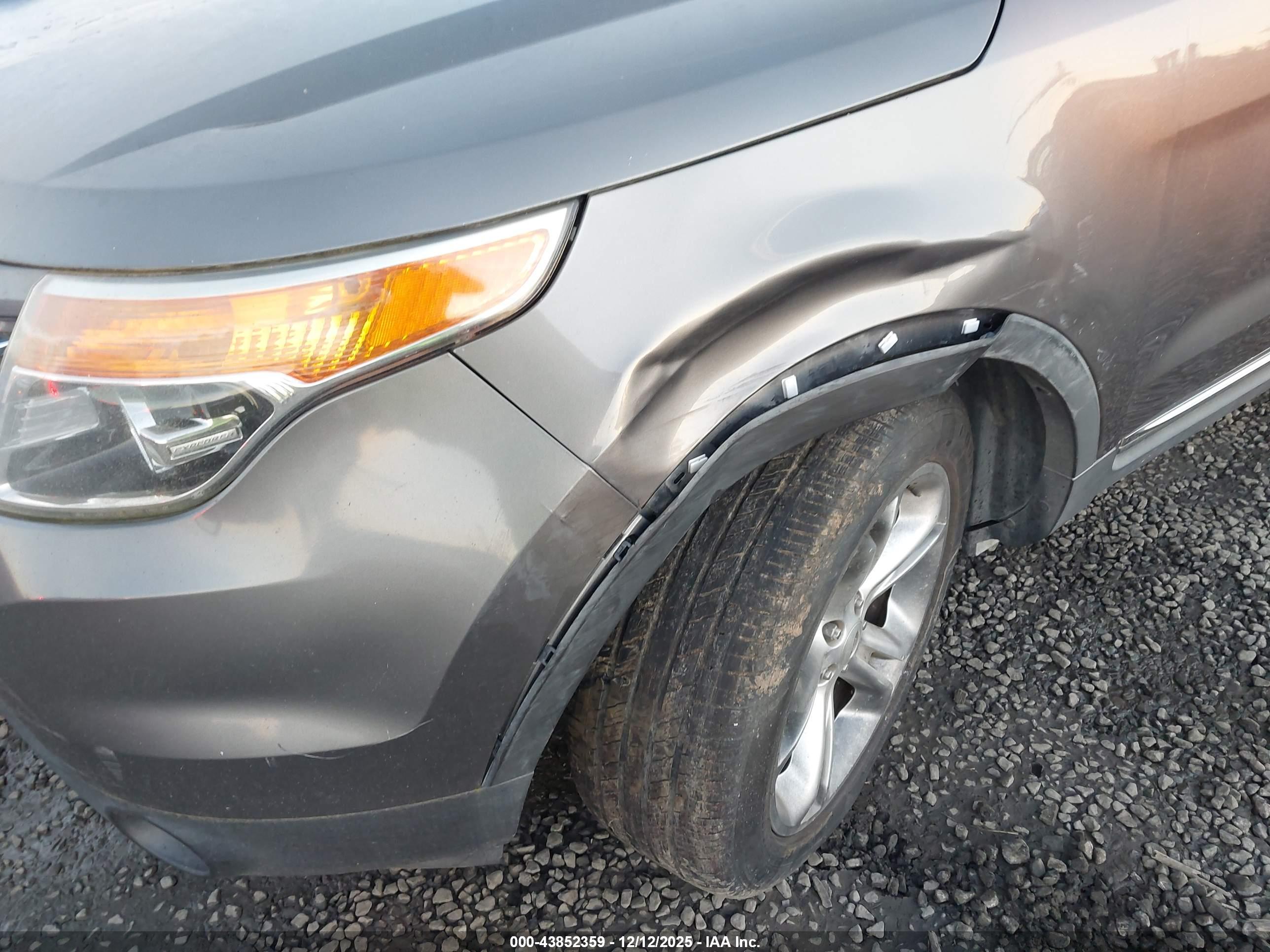 FORD EXPLORER image 6