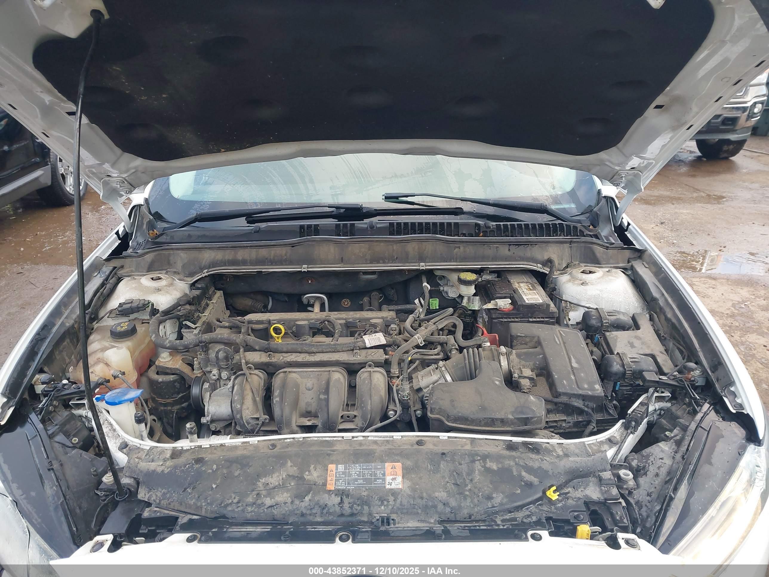 FORD FUSION image 10