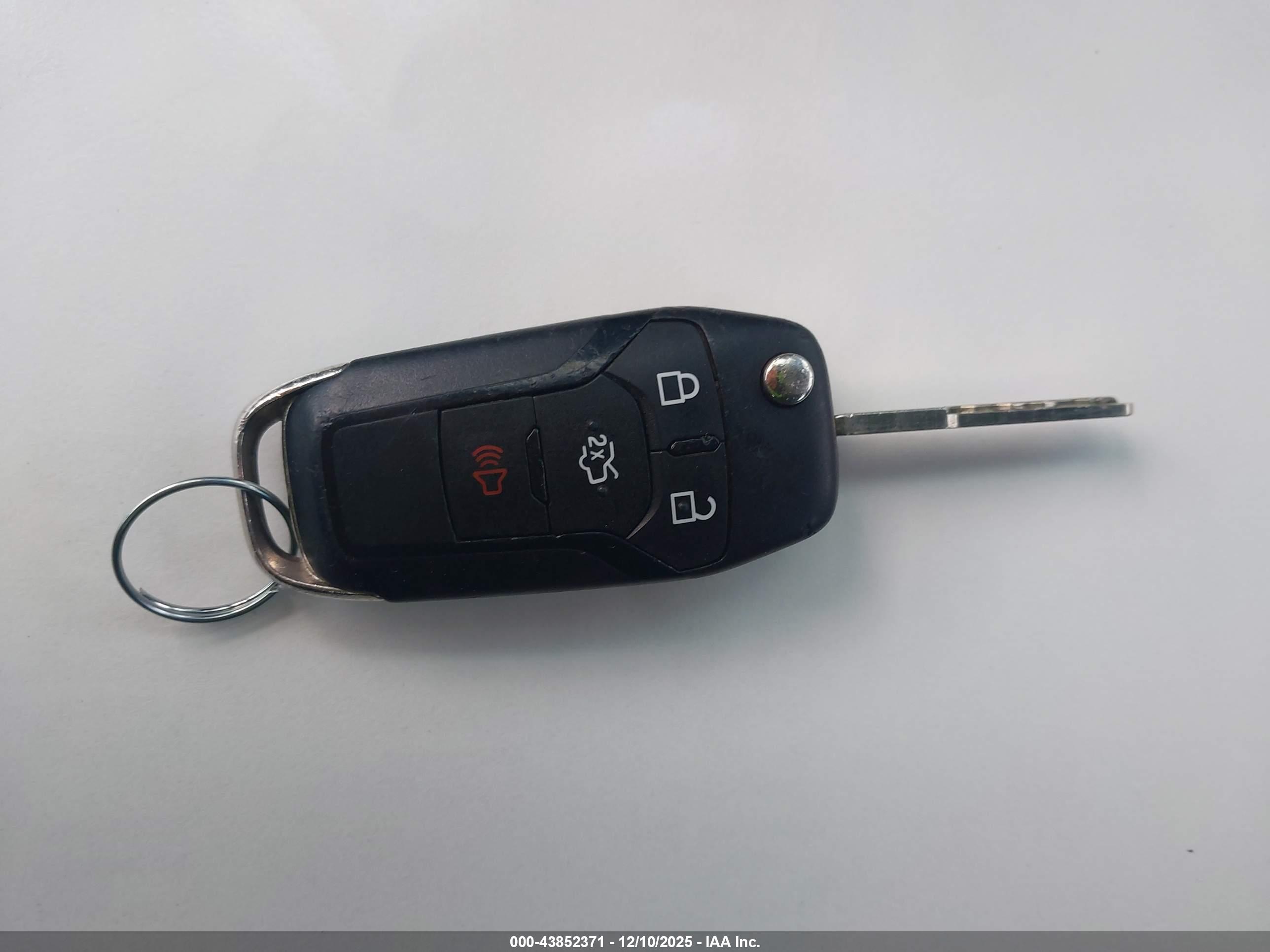 FORD FUSION image 11
