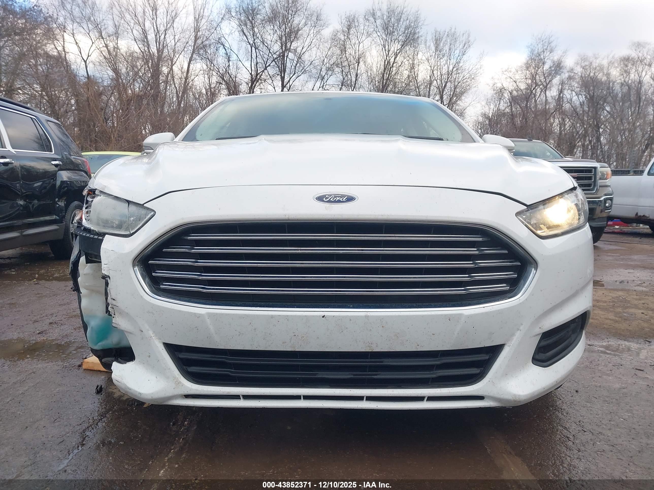 FORD FUSION image 6