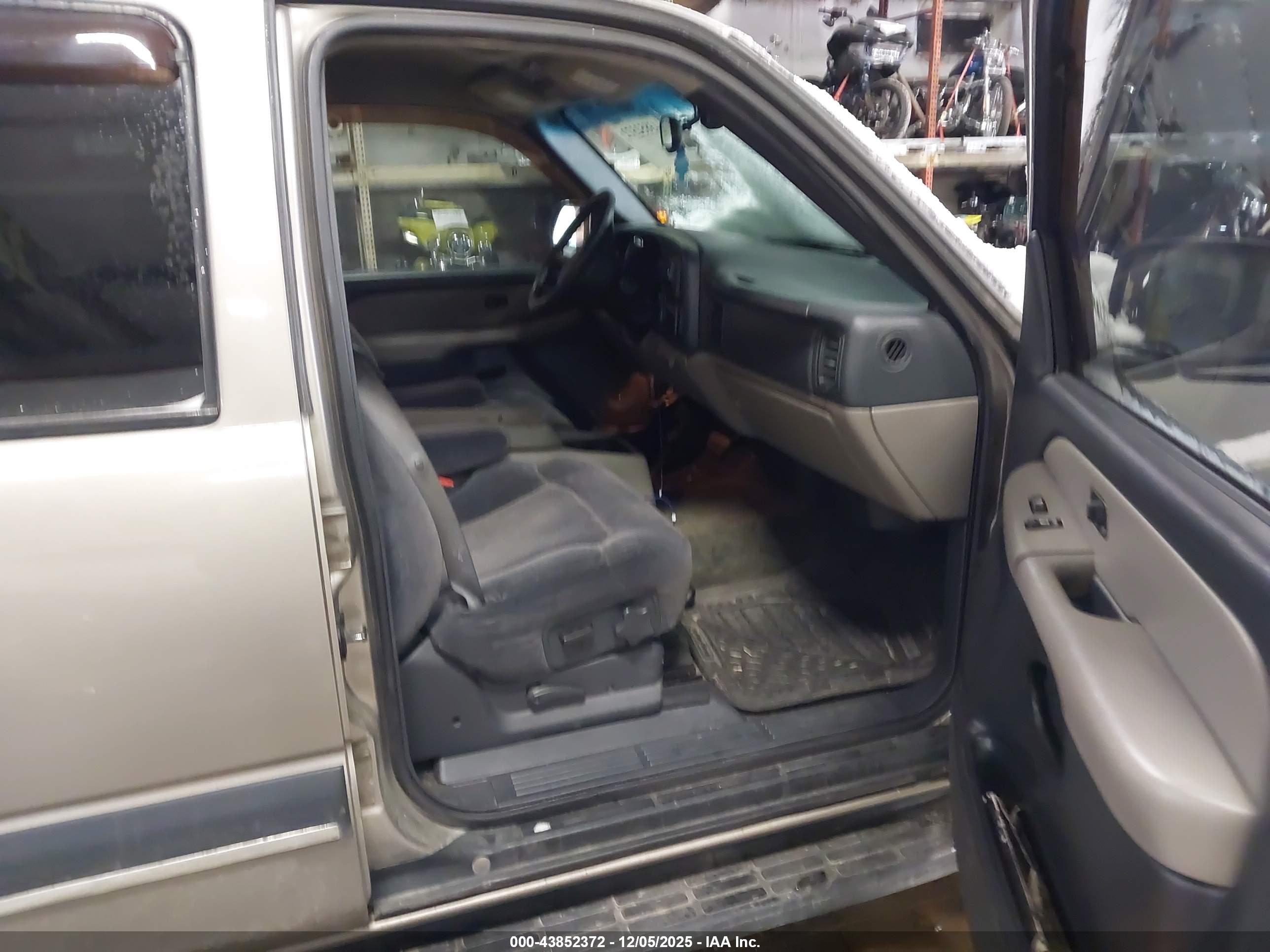 CHEVROLET TAHOE image 5