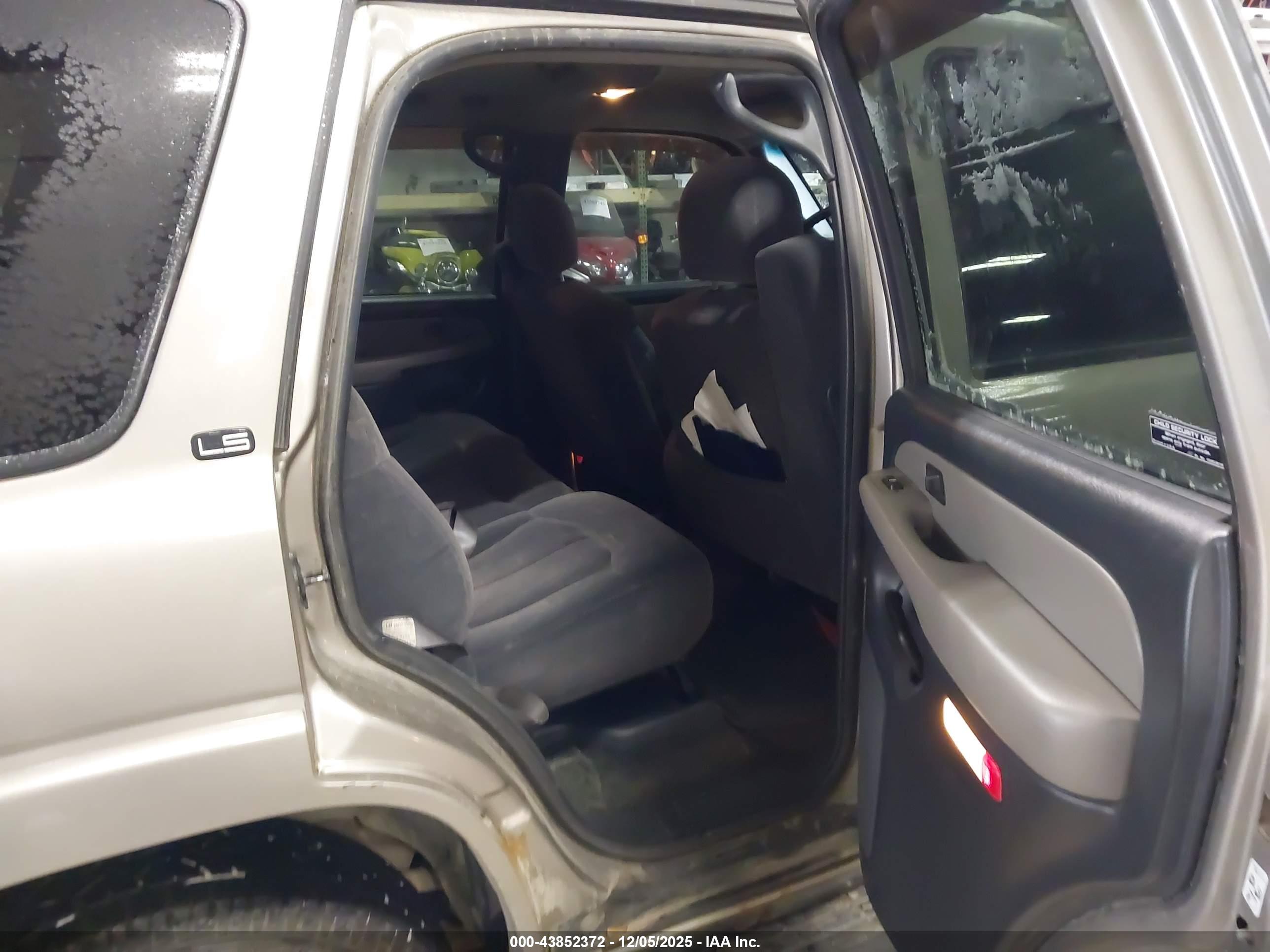 CHEVROLET TAHOE image 8