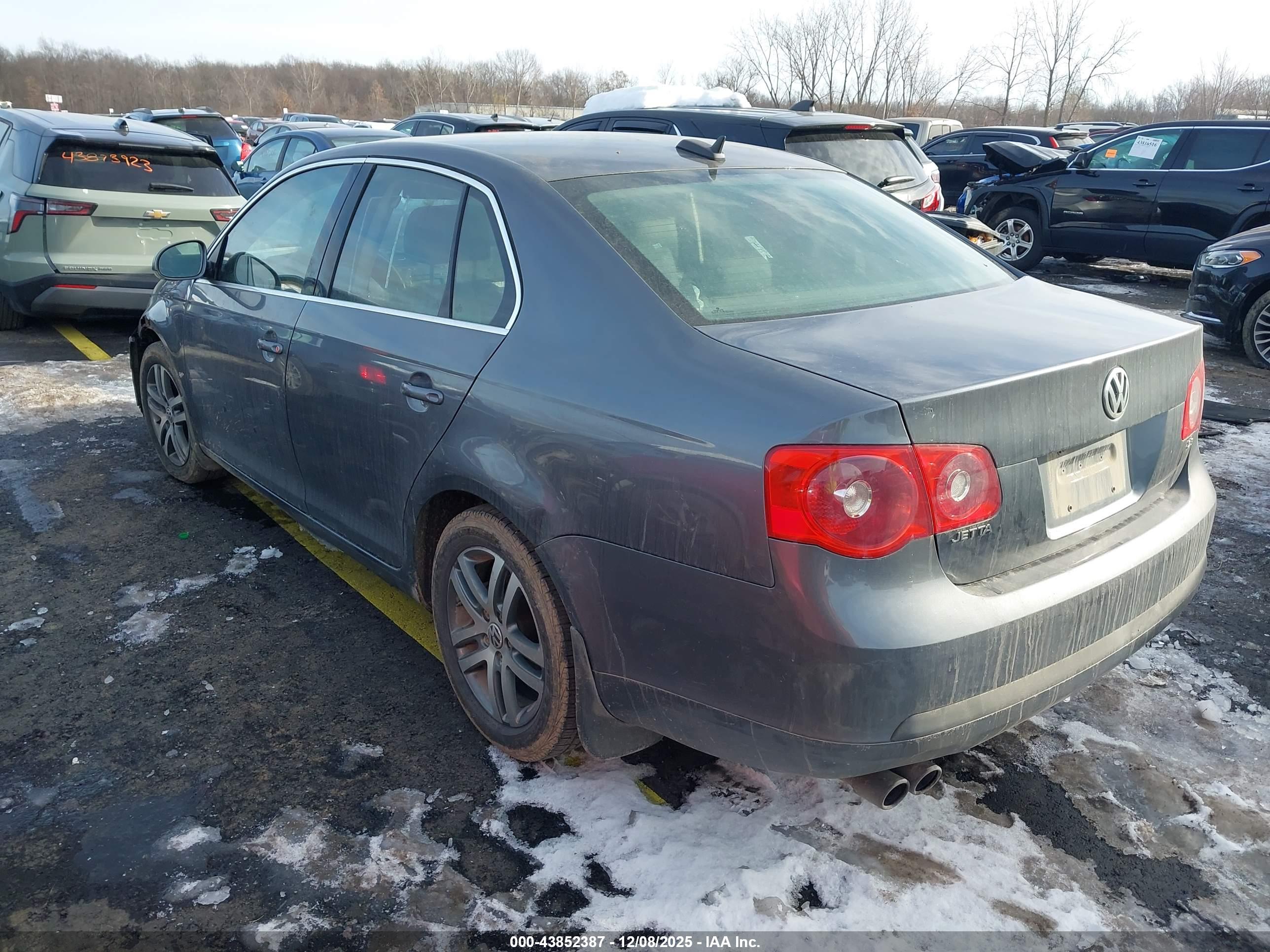 VOLKSWAGEN JETTA image 3