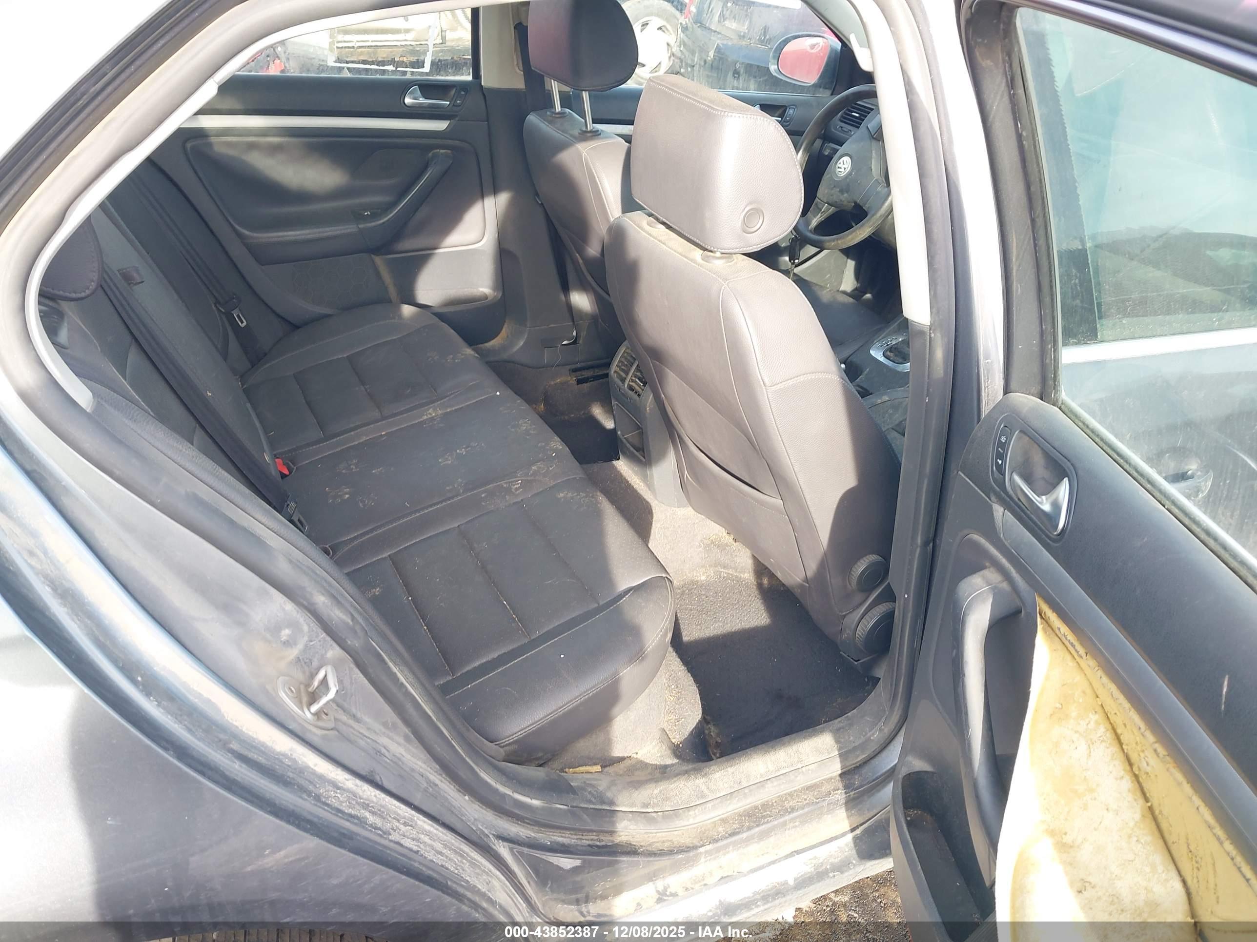 VOLKSWAGEN JETTA image 8
