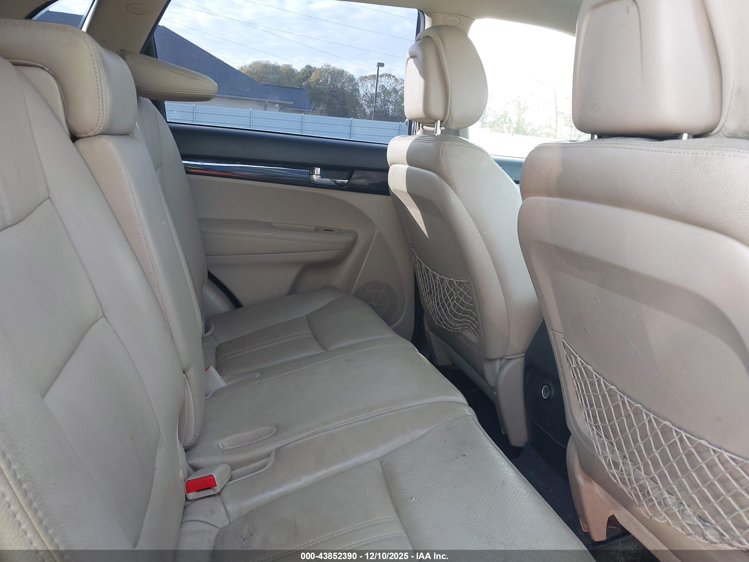 KIA SORENTO image 8