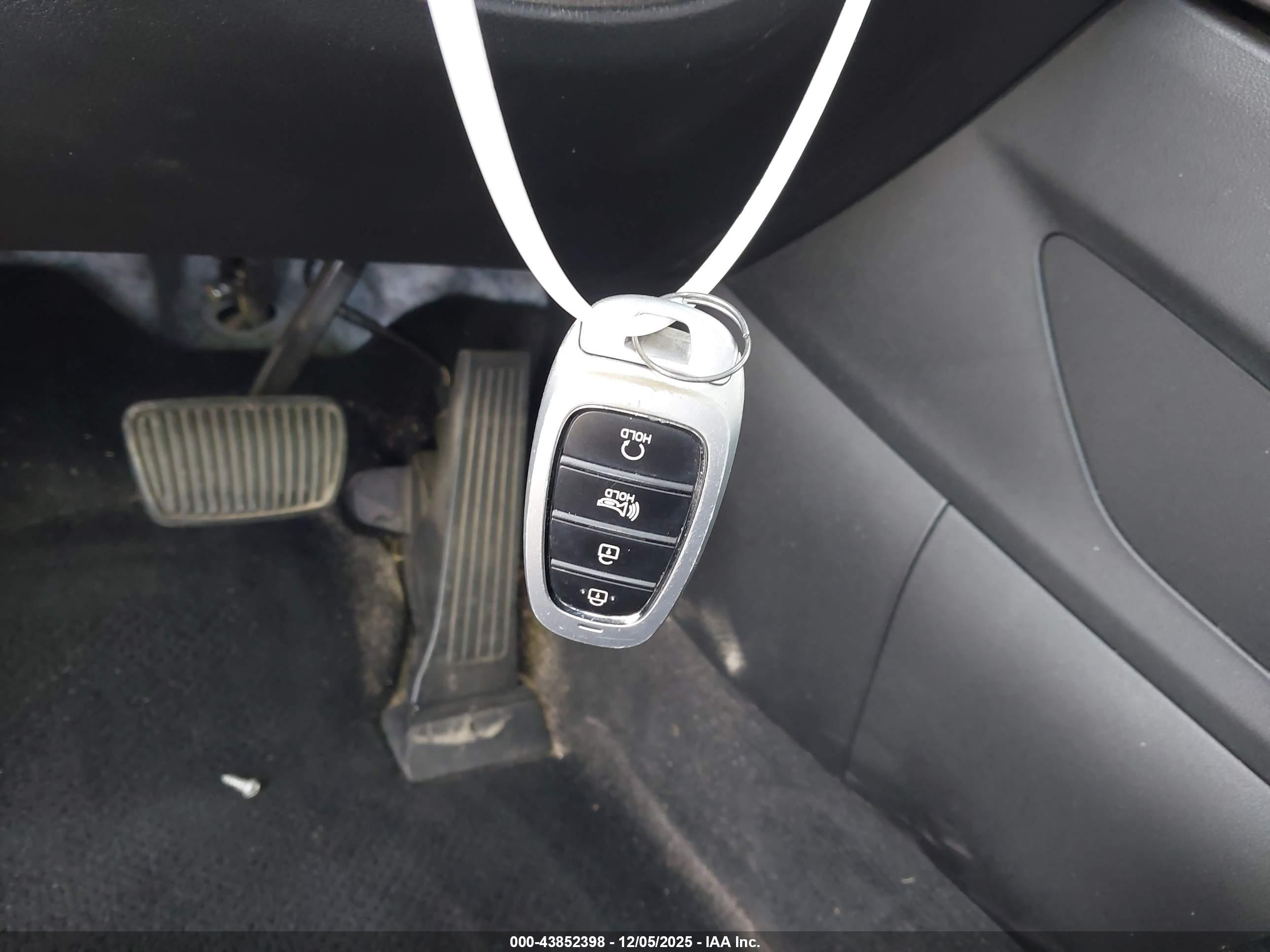 HYUNDAI TUCSON image 11