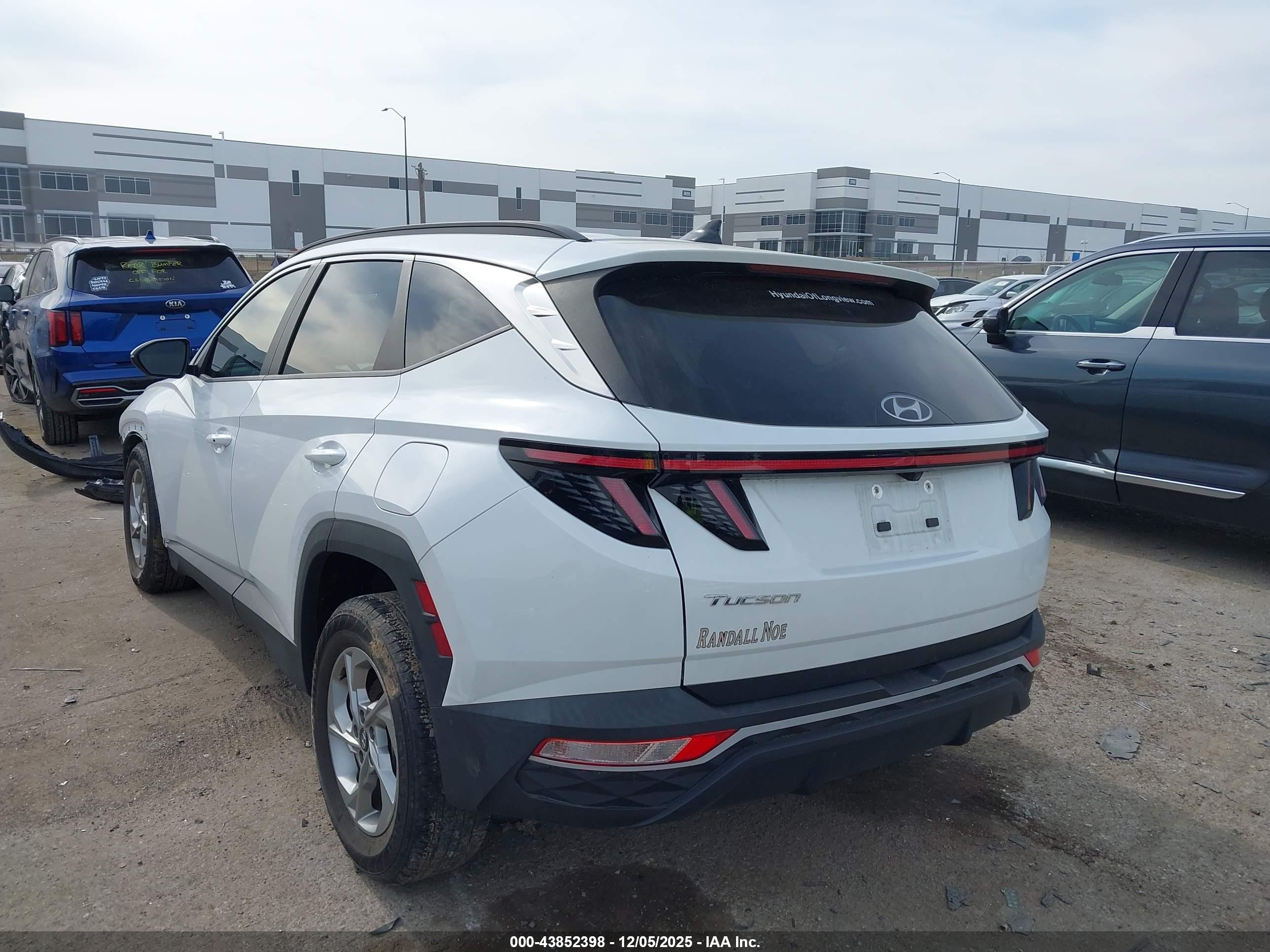 HYUNDAI TUCSON image 3