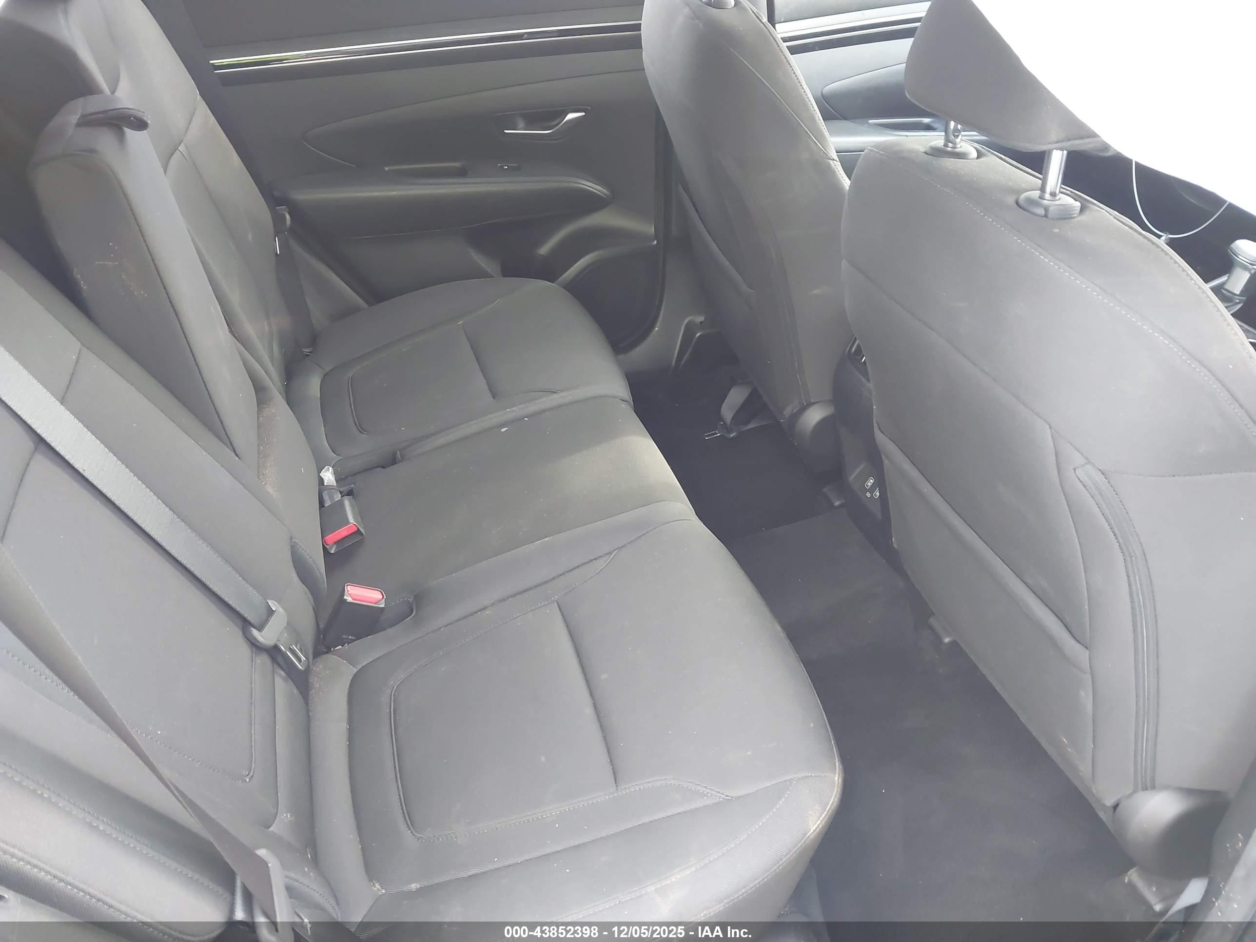 HYUNDAI TUCSON image 8