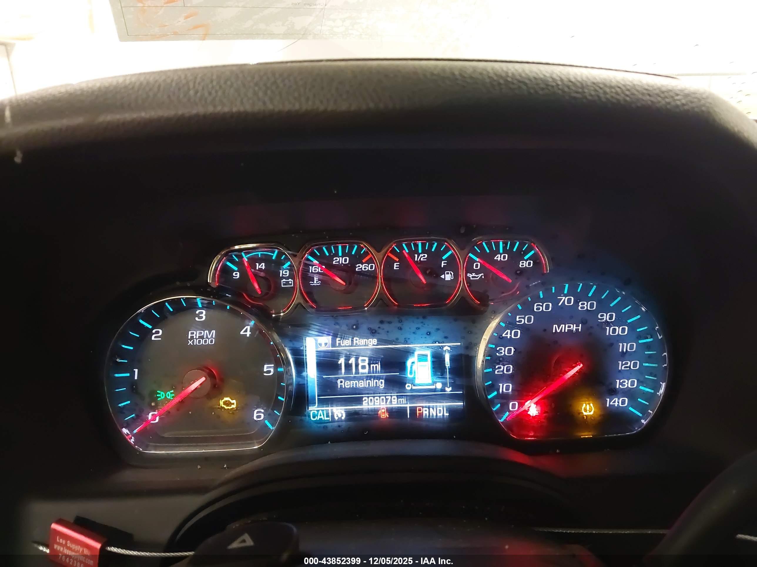 CHEVROLET SUBURBAN image 7