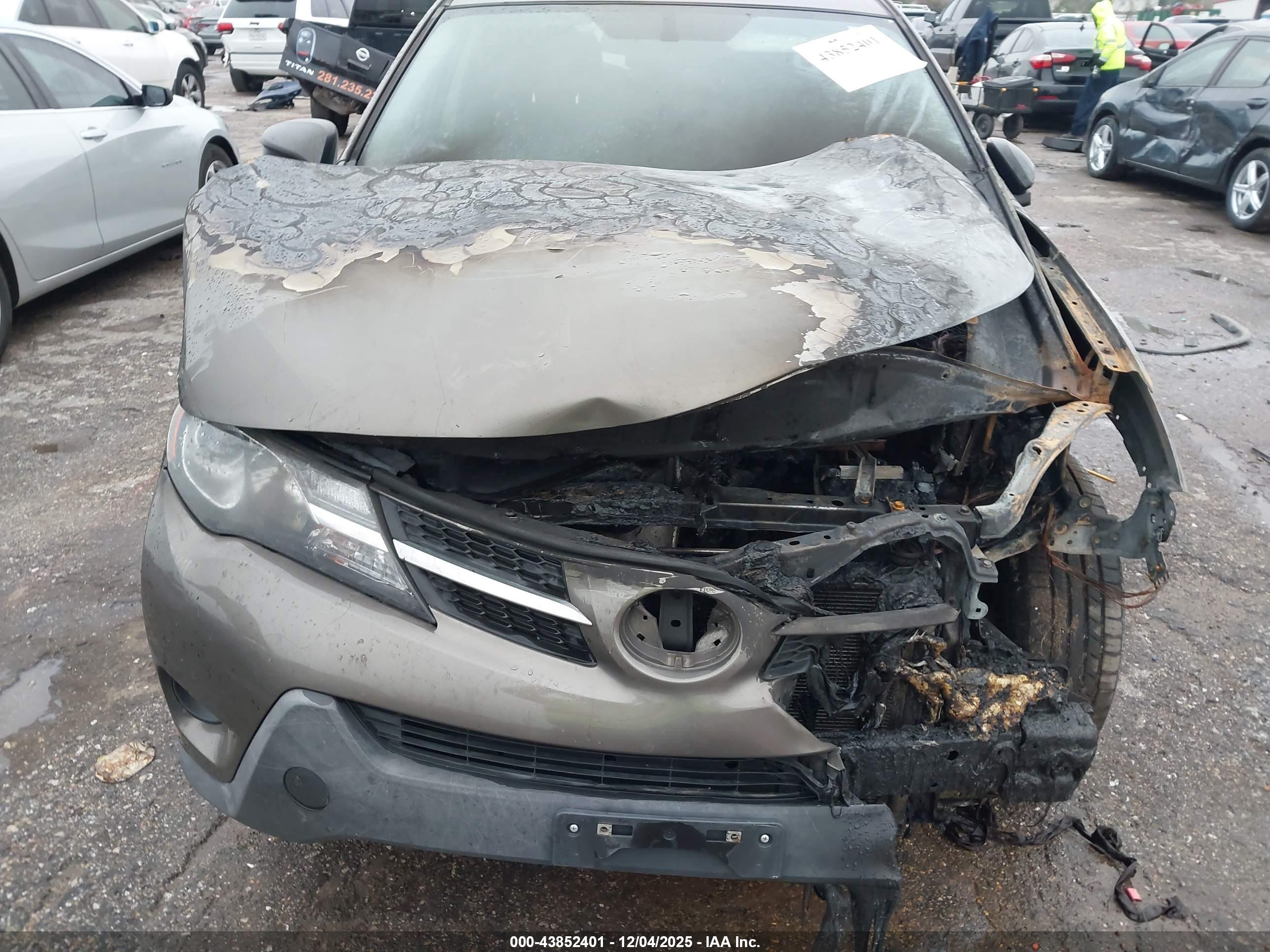 TOYOTA RAV4 image 10