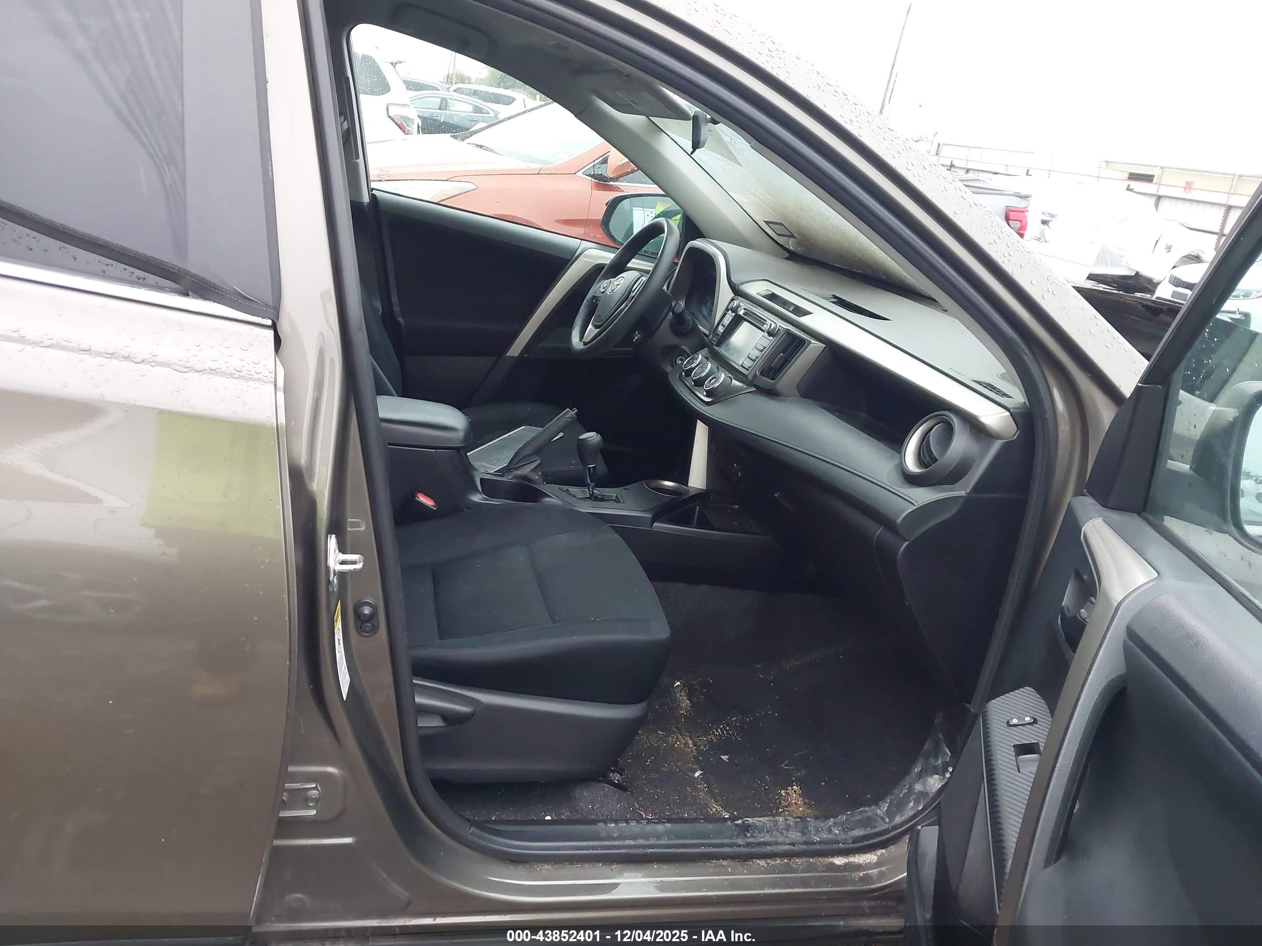 TOYOTA RAV4 image 5