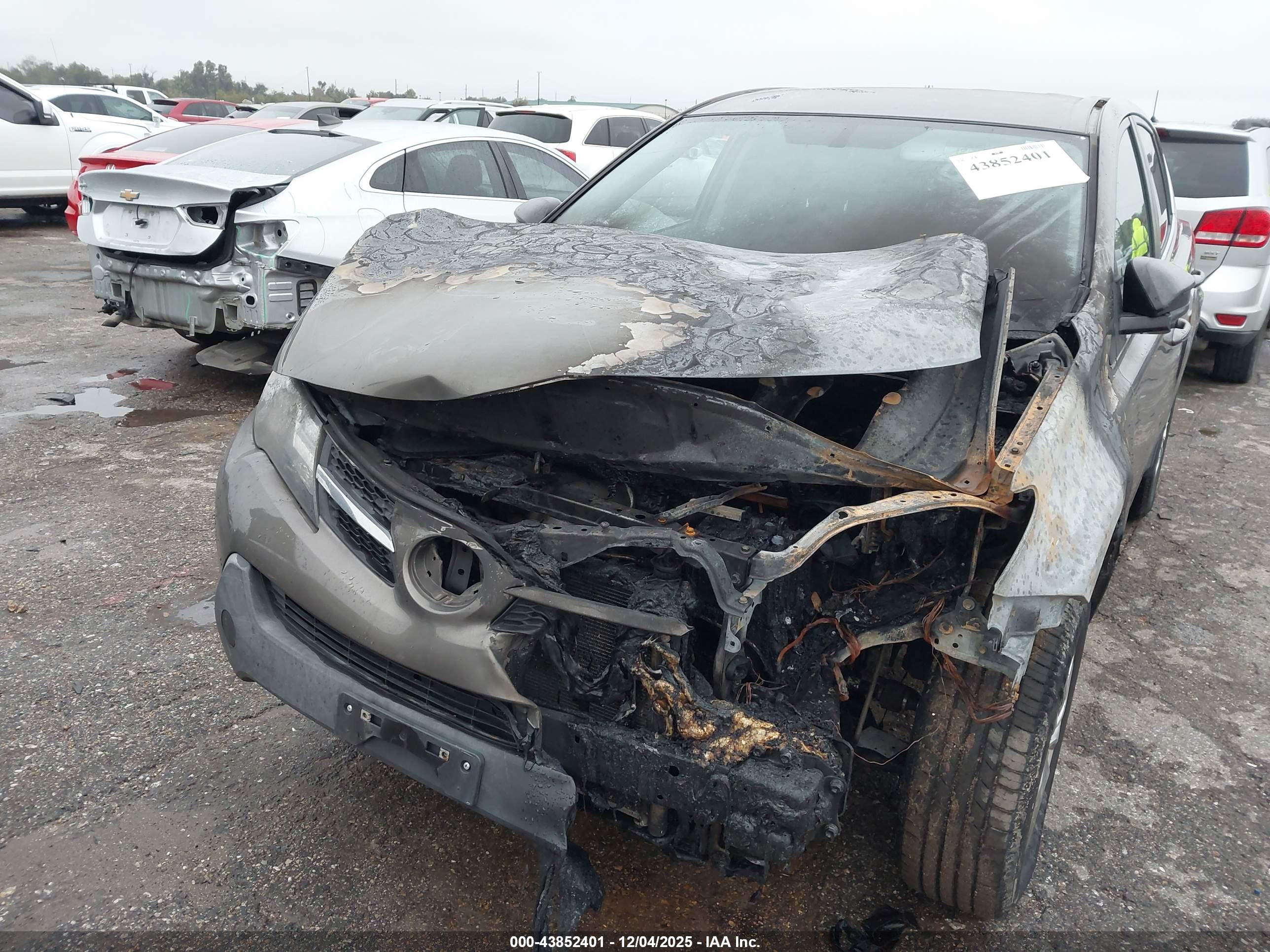TOYOTA RAV4 image 6