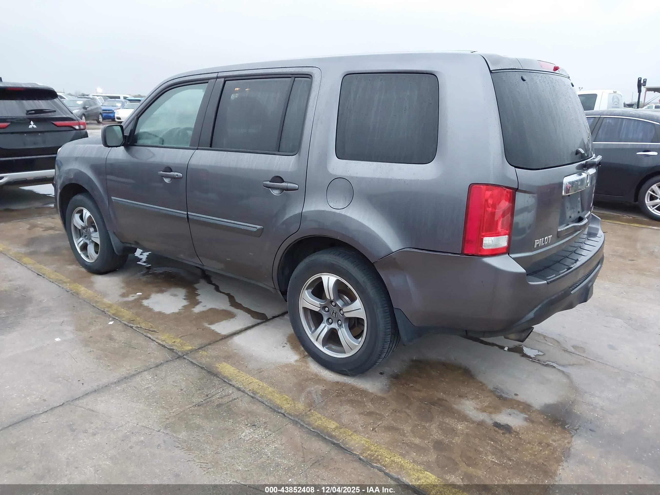 HONDA PILOT image 3