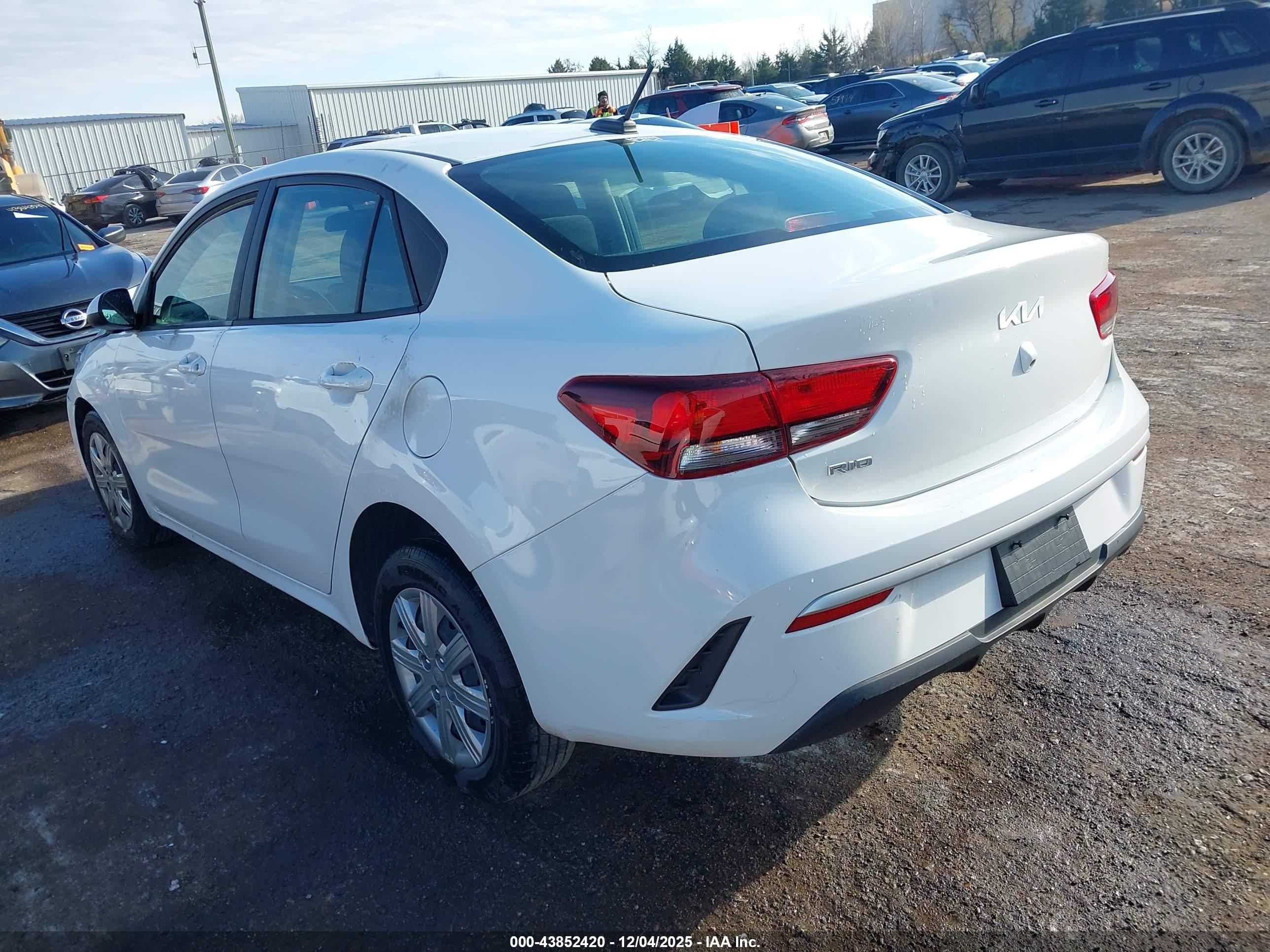 KIA RIO image 3