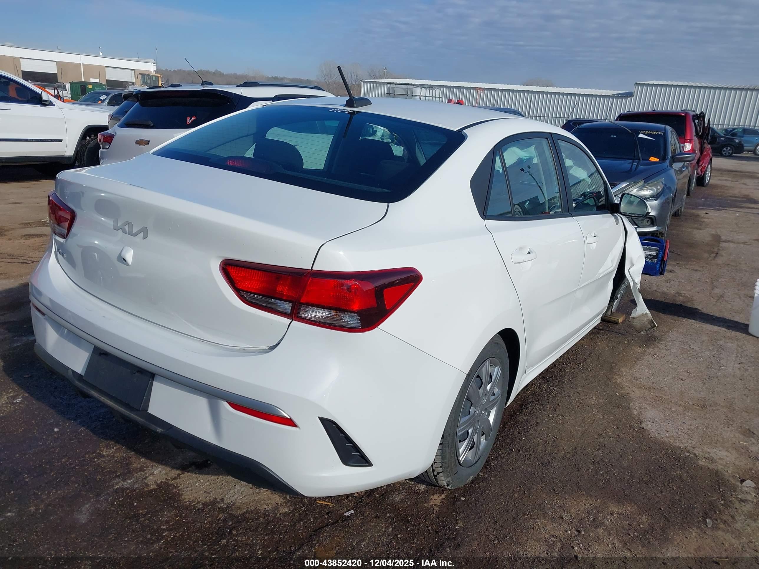 KIA RIO image 4
