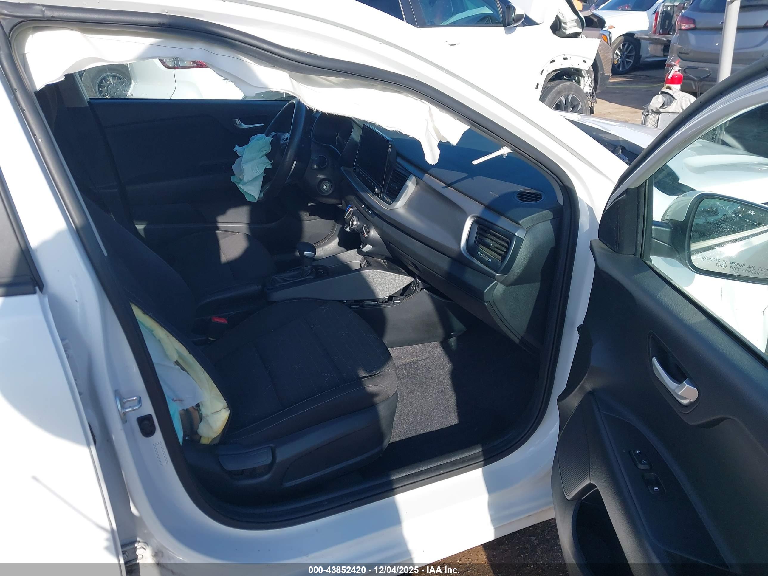 KIA RIO image 5