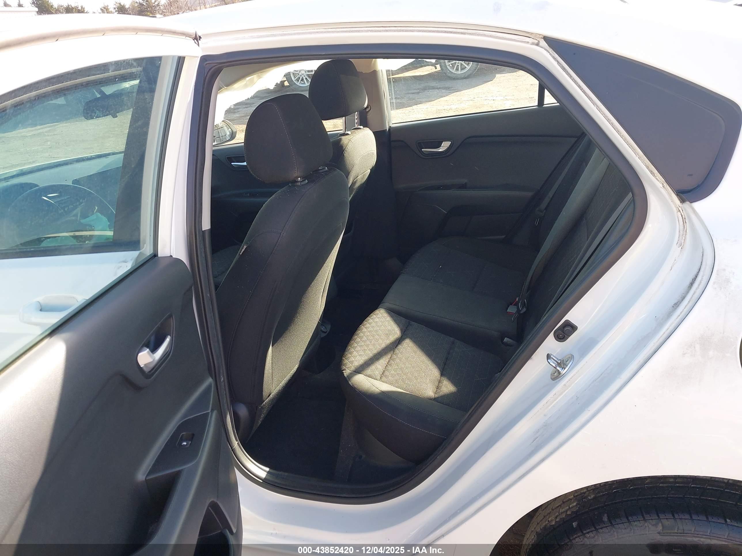 KIA RIO image 8