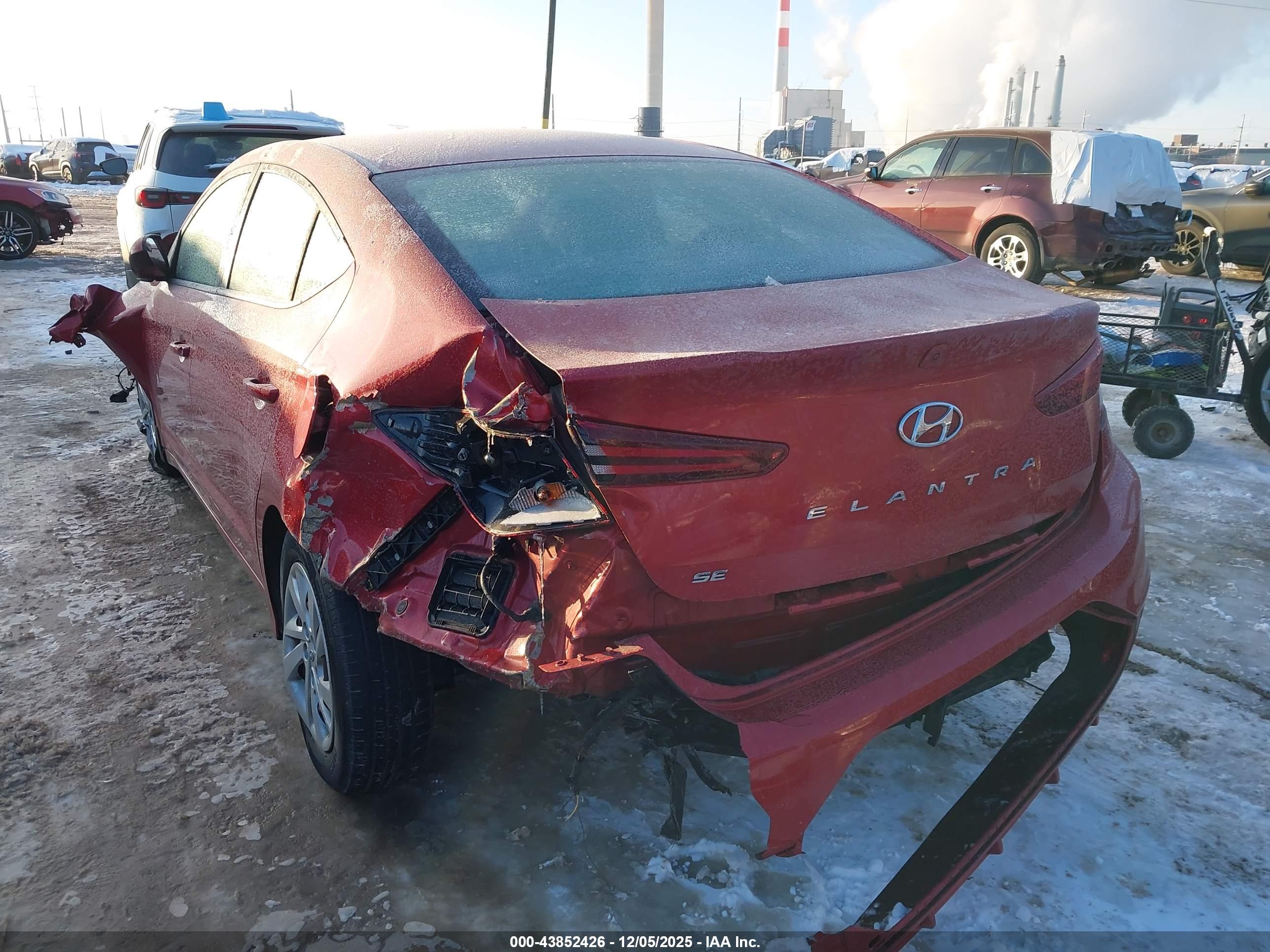 HYUNDAI ELANTRA image 3
