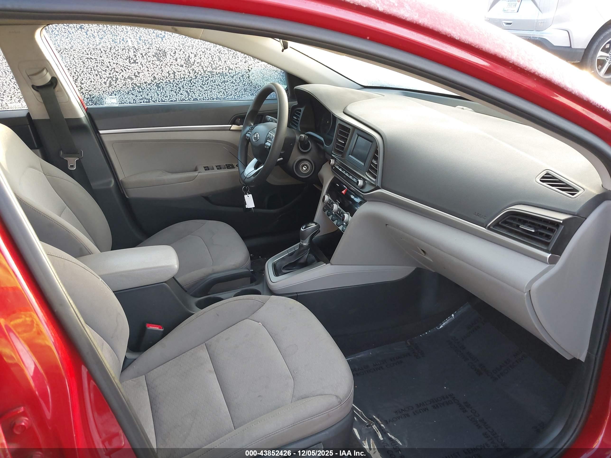 HYUNDAI ELANTRA image 5