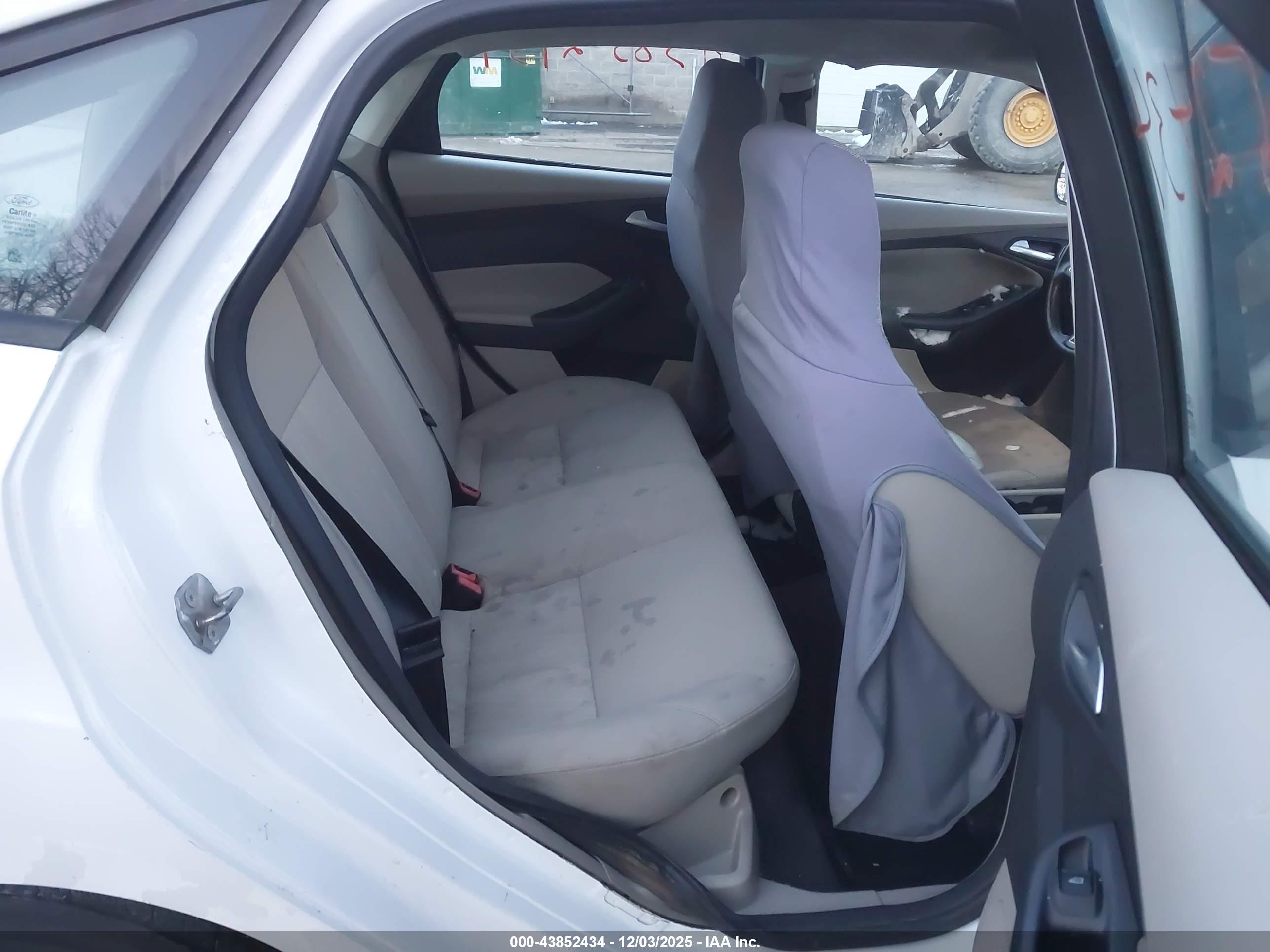 FORD FOCUS image 8