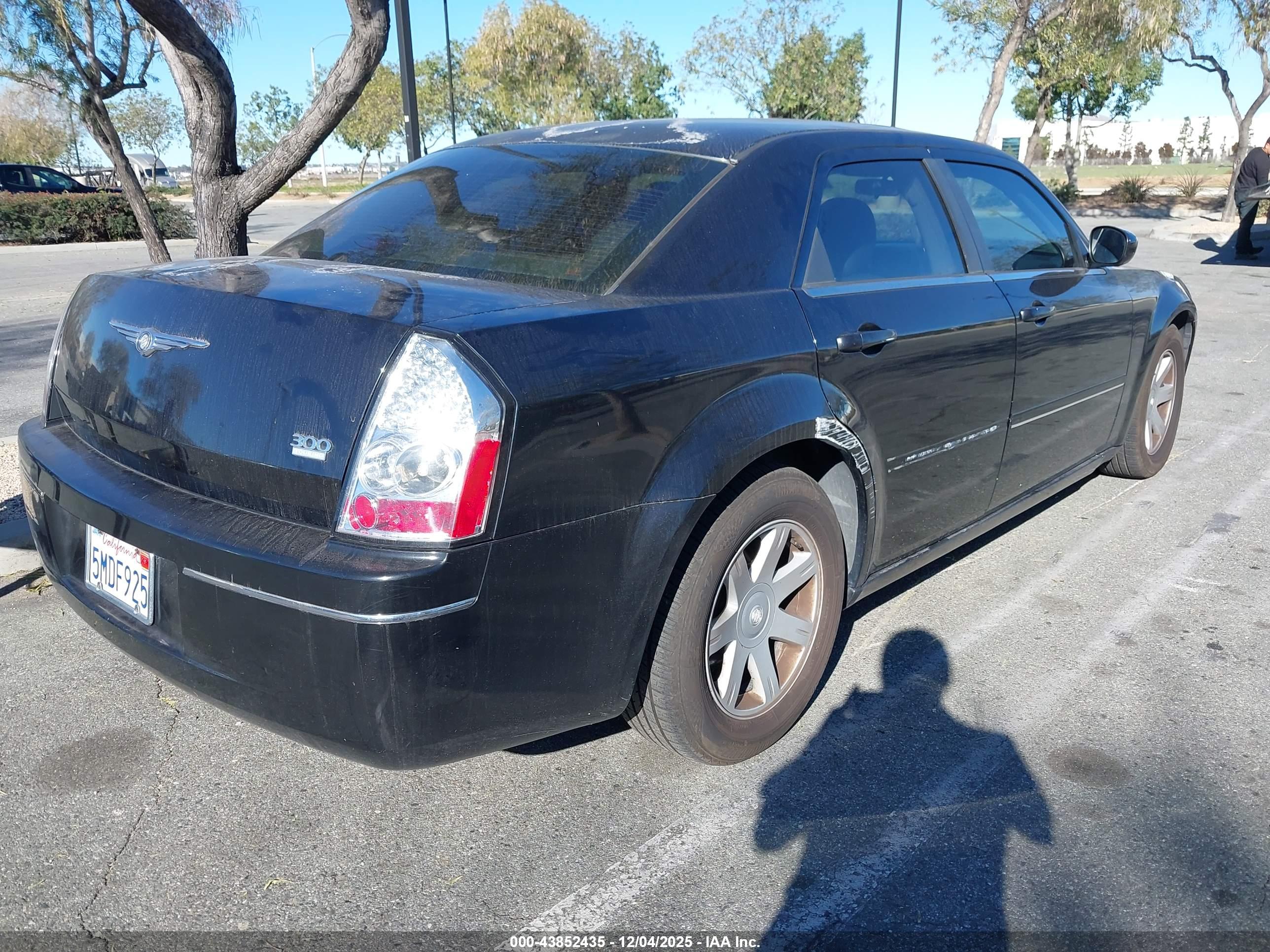CHRYSLER 300 image 4
