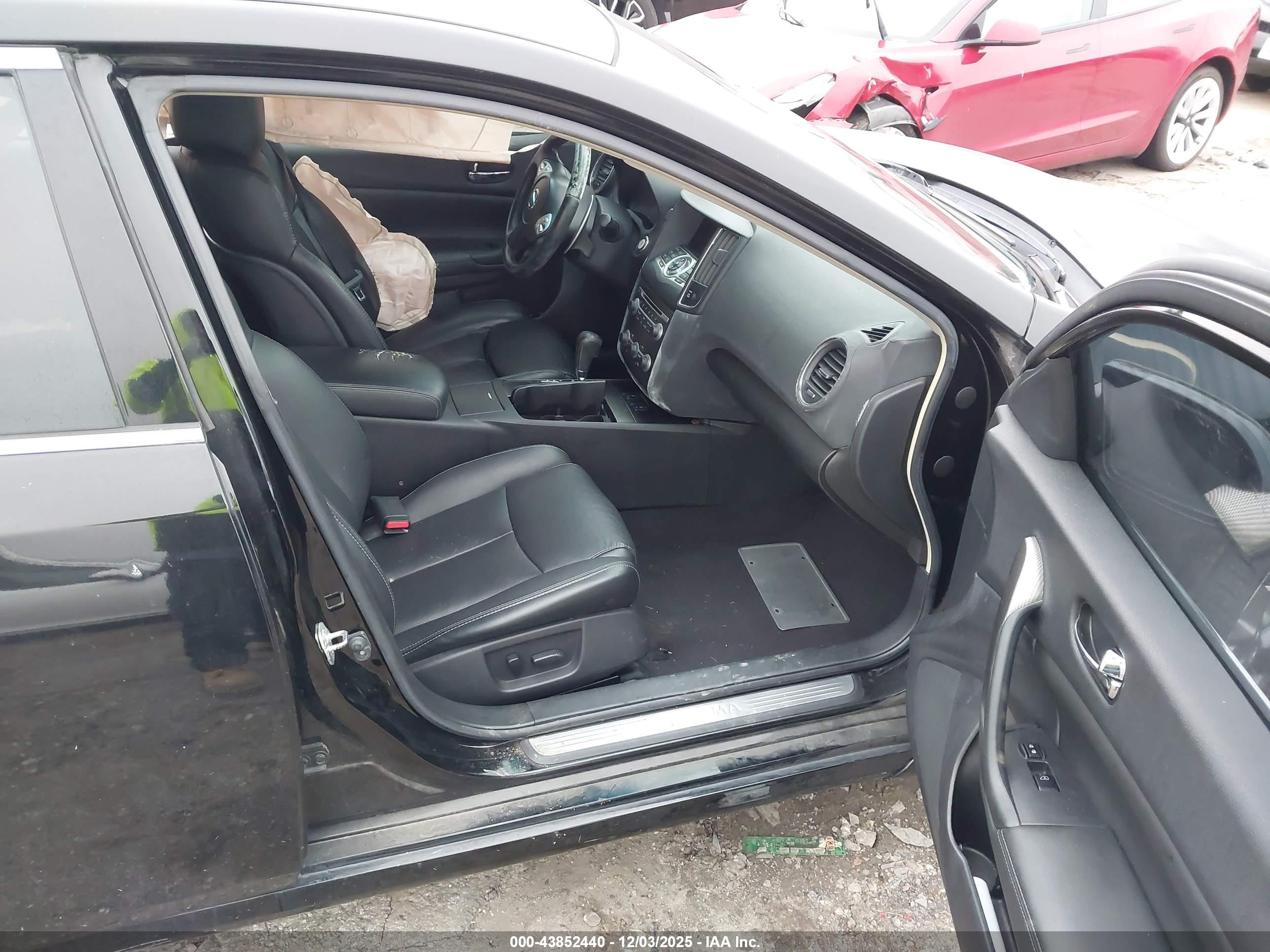 NISSAN MAXIMA image 5