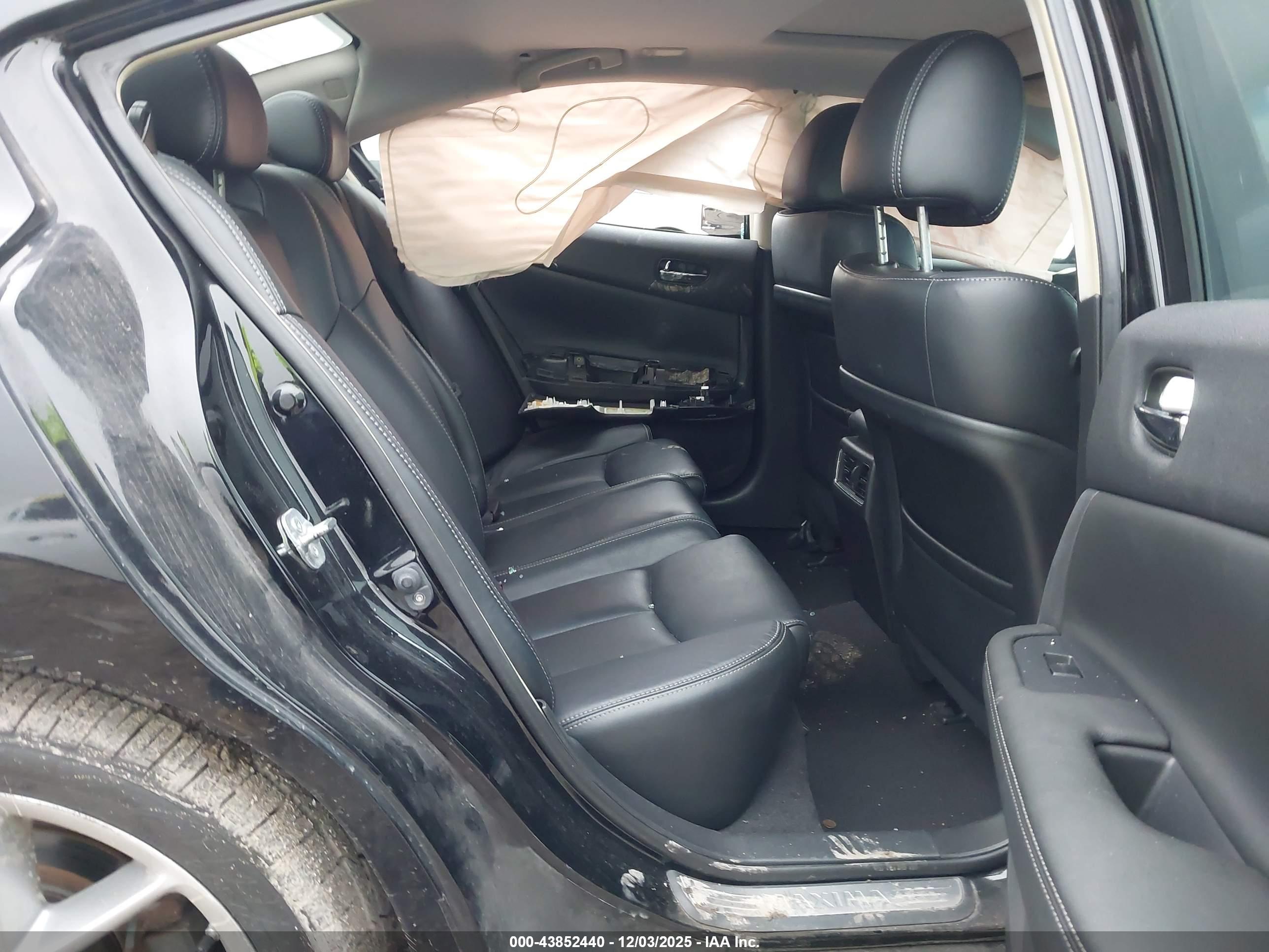 NISSAN MAXIMA image 8