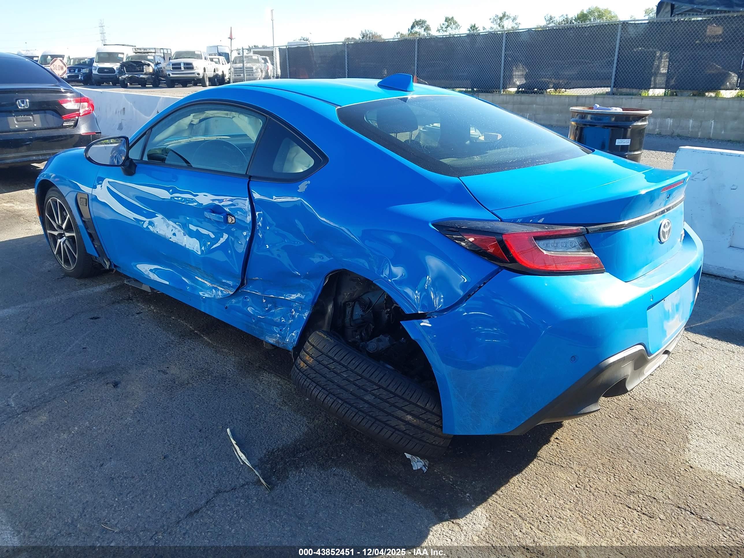 TOYOTA GR86 image 3