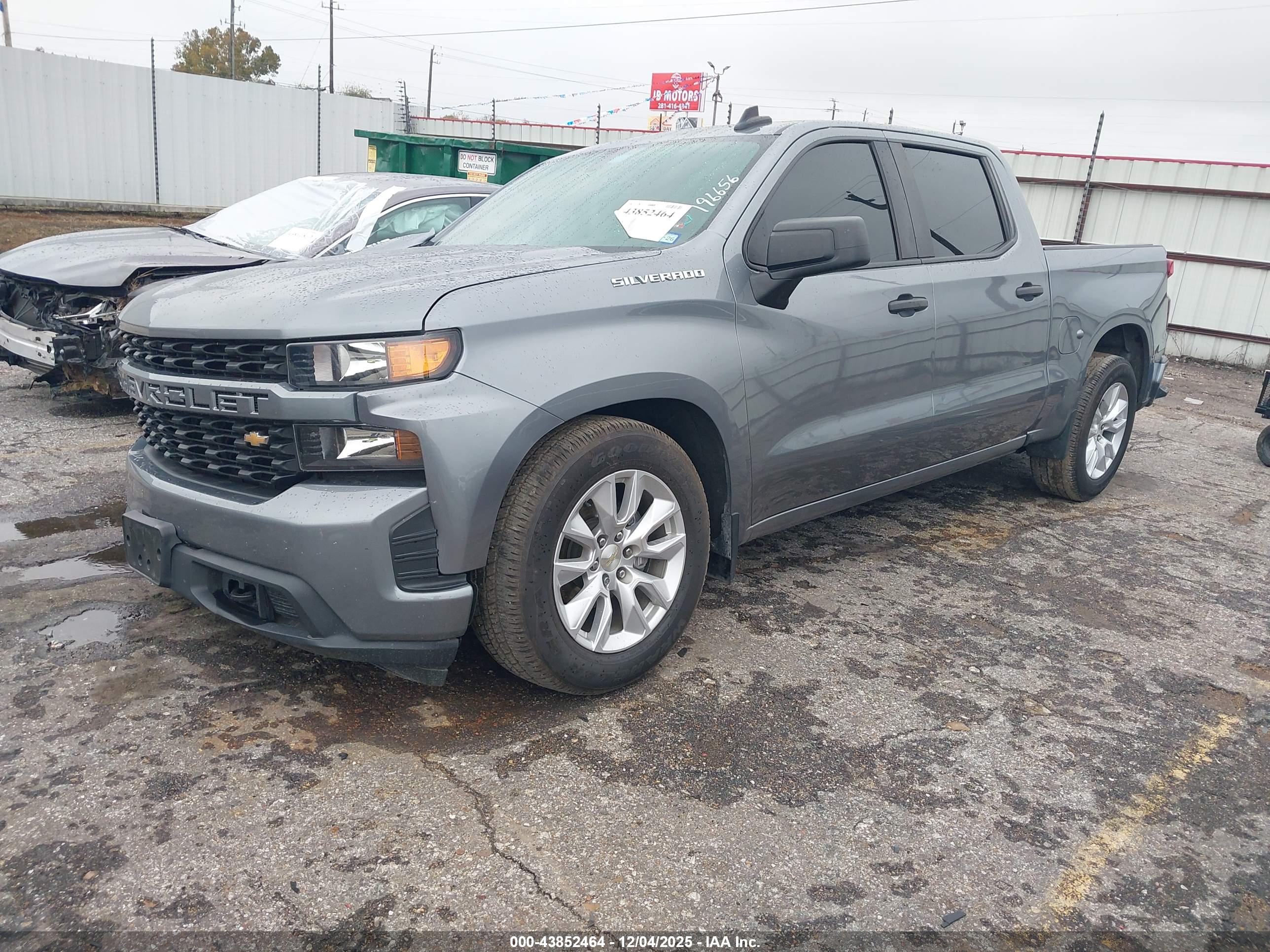CHEVROLET SILVERADO image 2