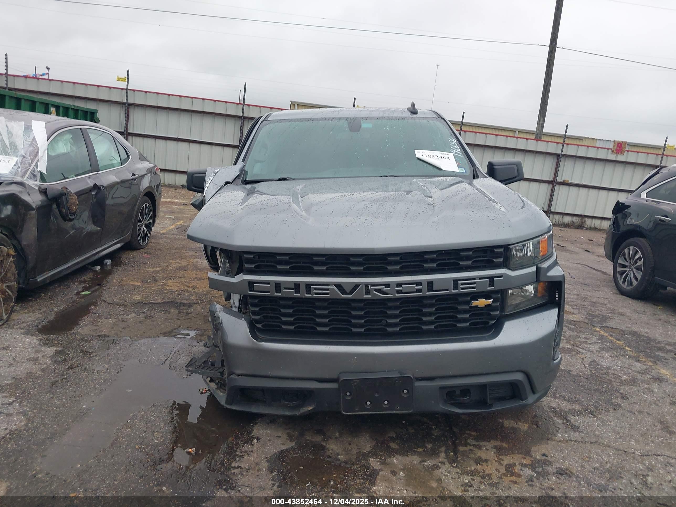 CHEVROLET SILVERADO image 6