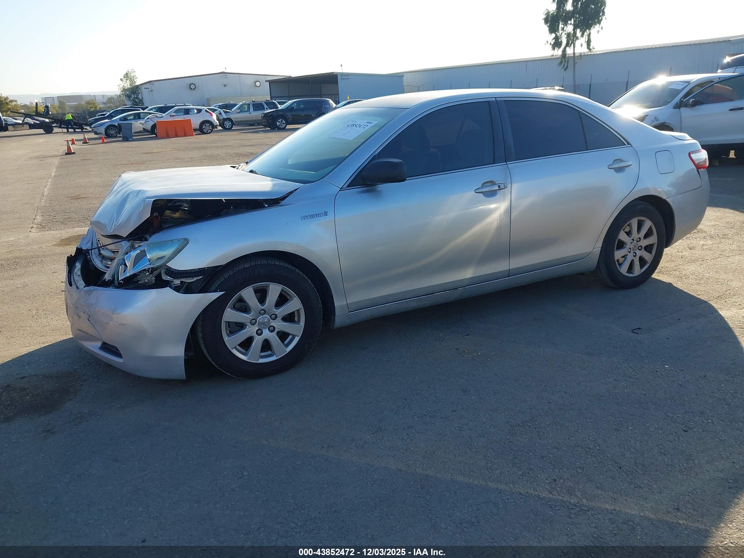 TOYOTA CAMRY image 2