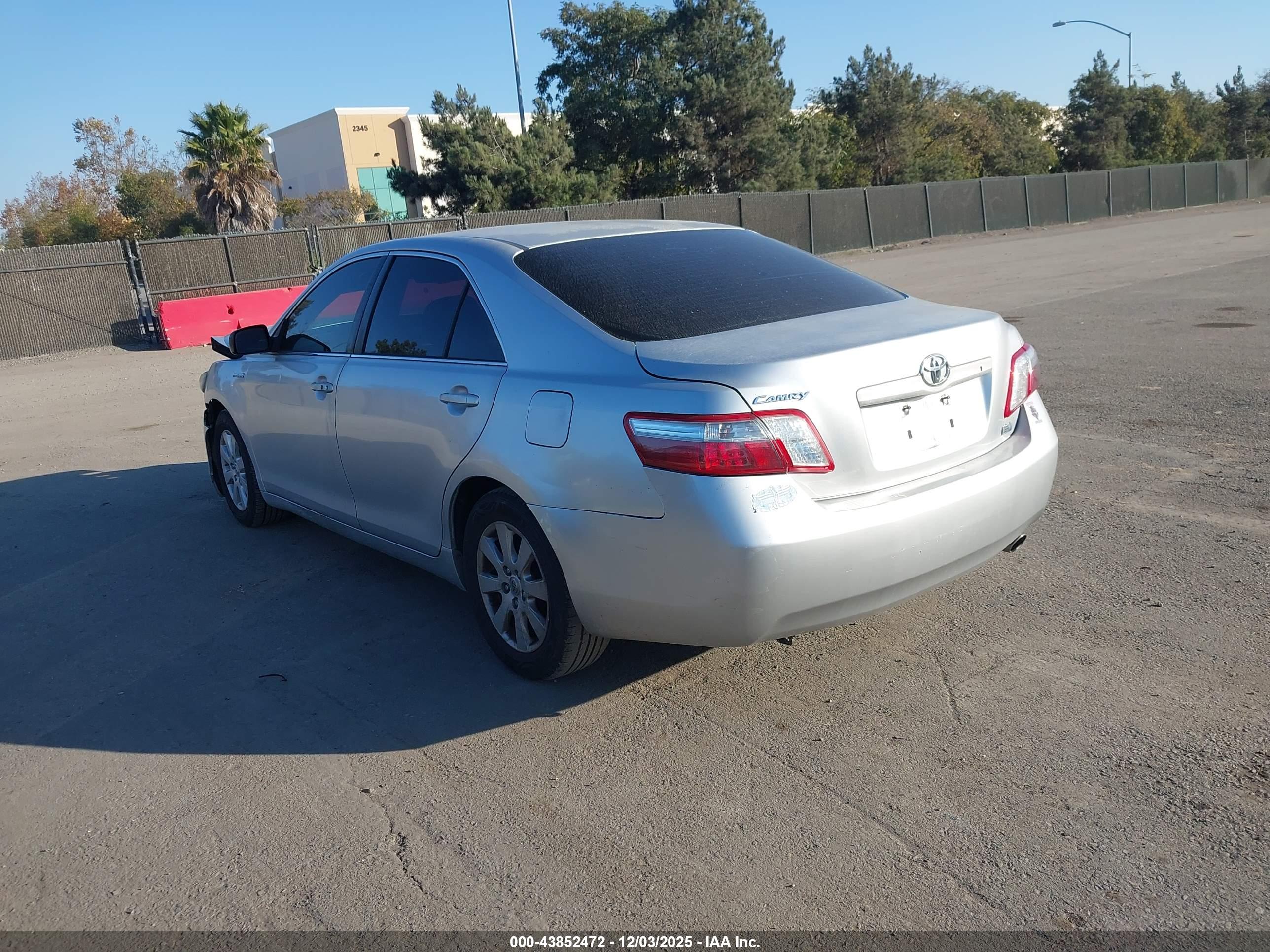 TOYOTA CAMRY image 3